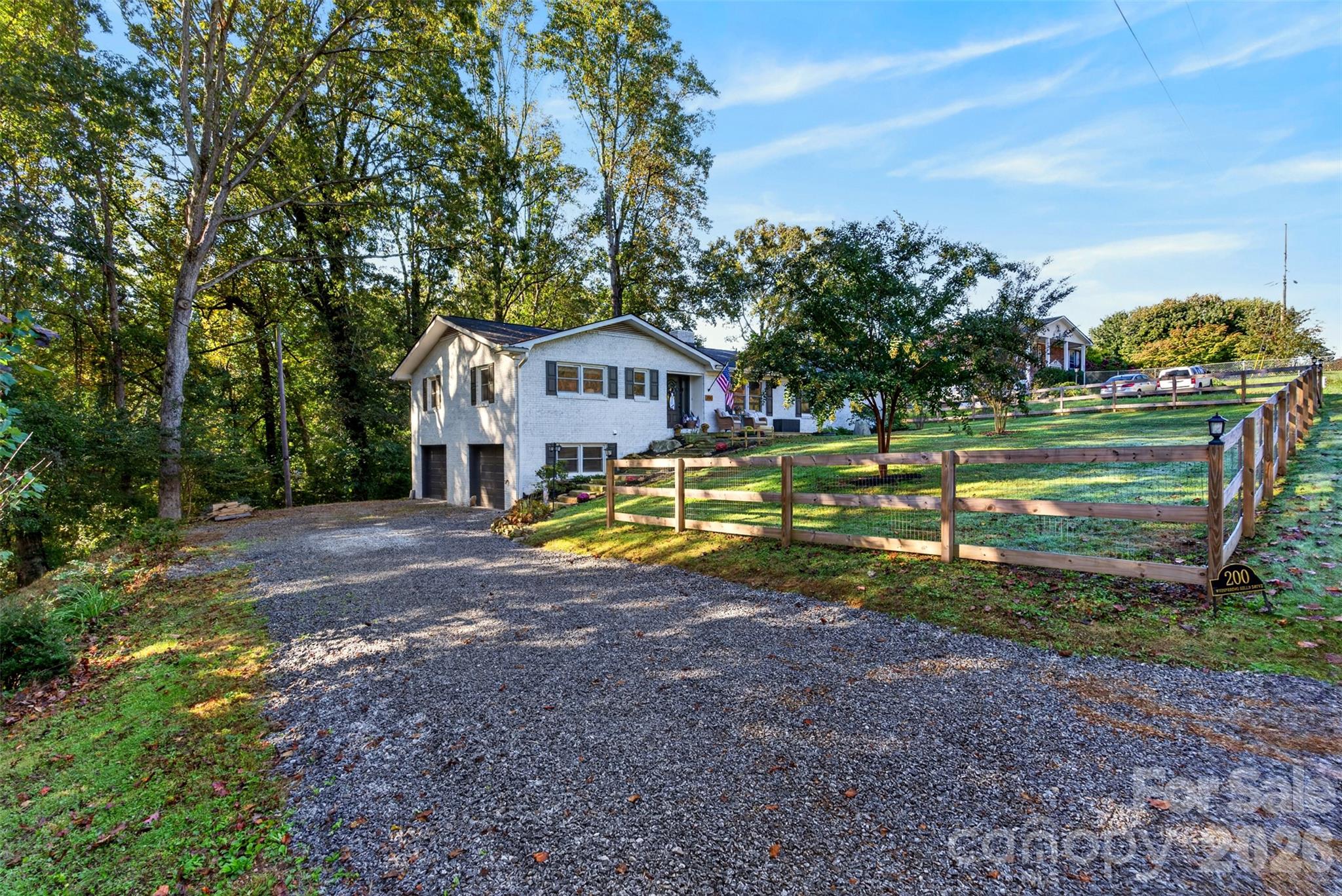 200 Whispering Hills Drive Property Photo 2