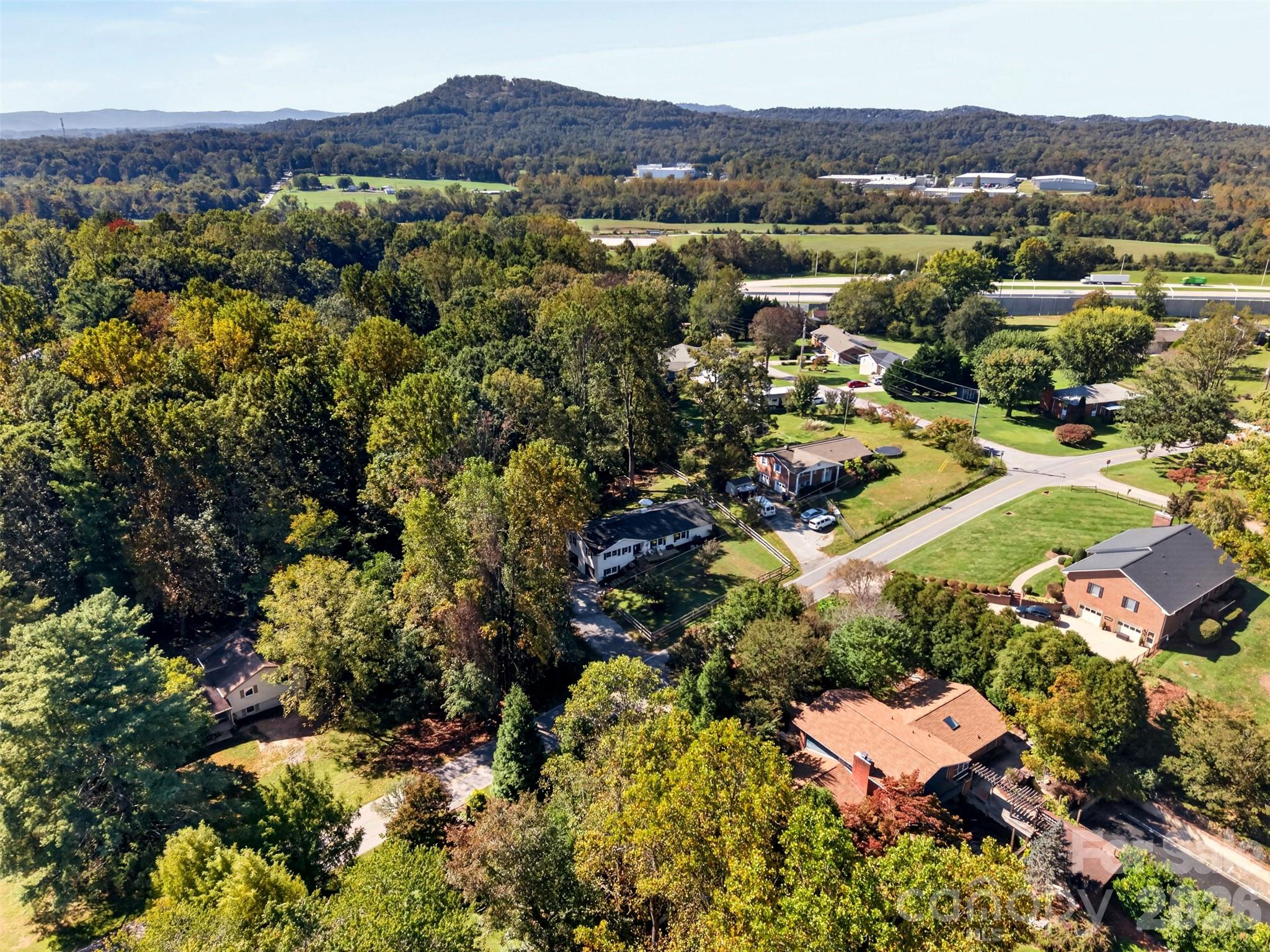 200 Whispering Hills Drive Property Photo 3