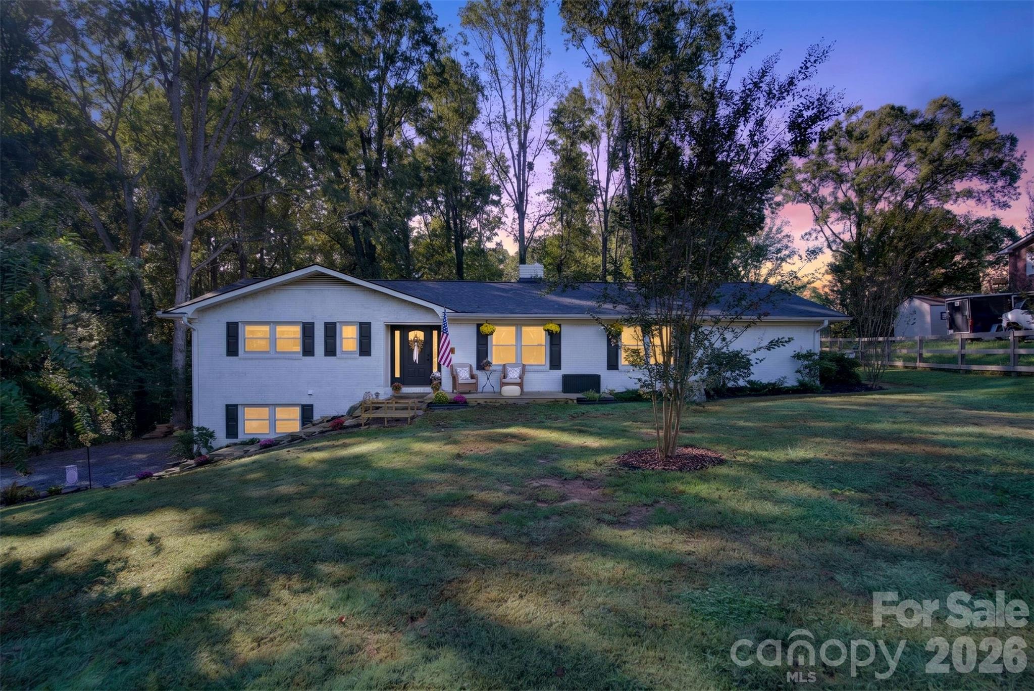 200 Whispering Hills Drive Property Photo 4