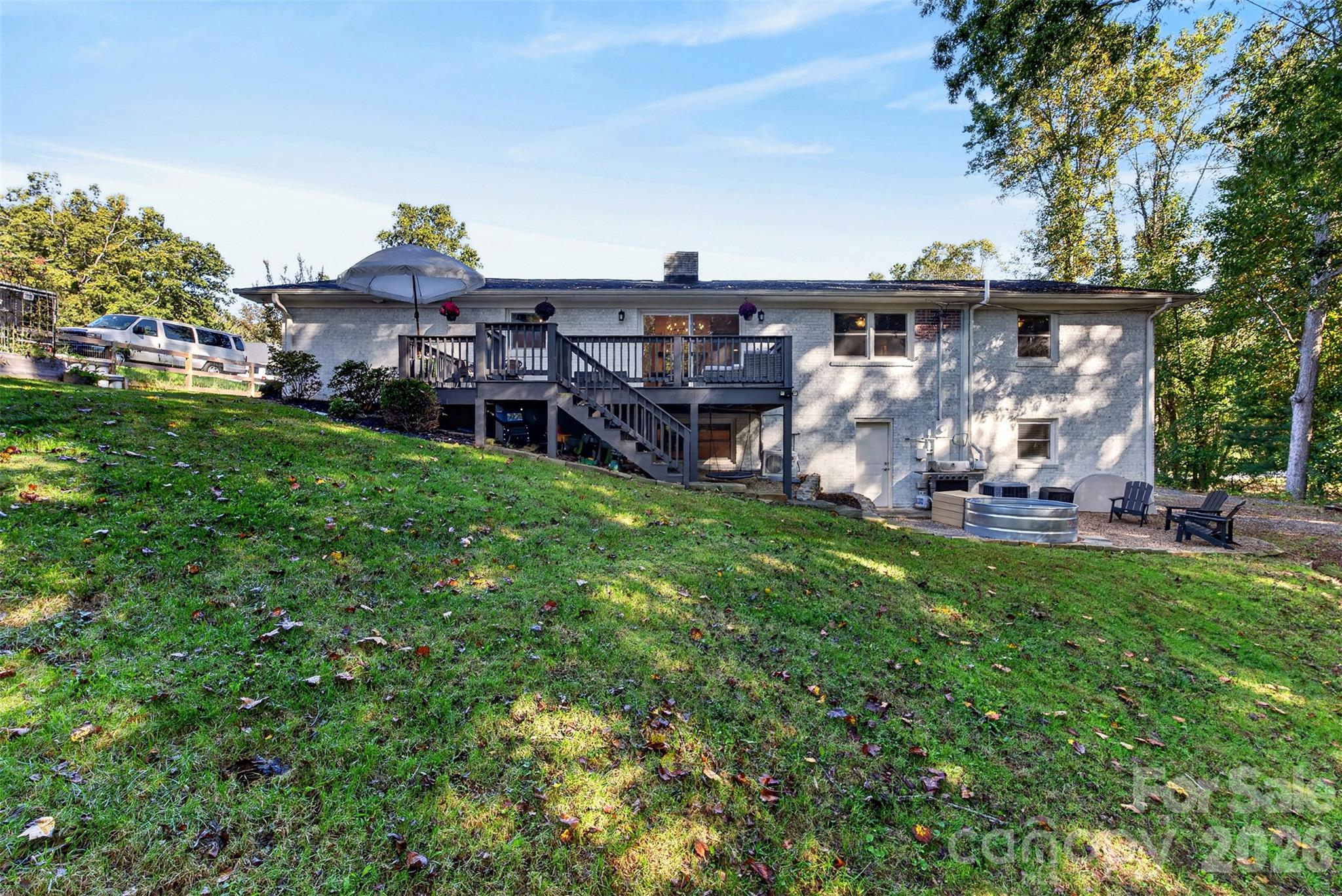 200 Whispering Hills Drive Property Photo 5