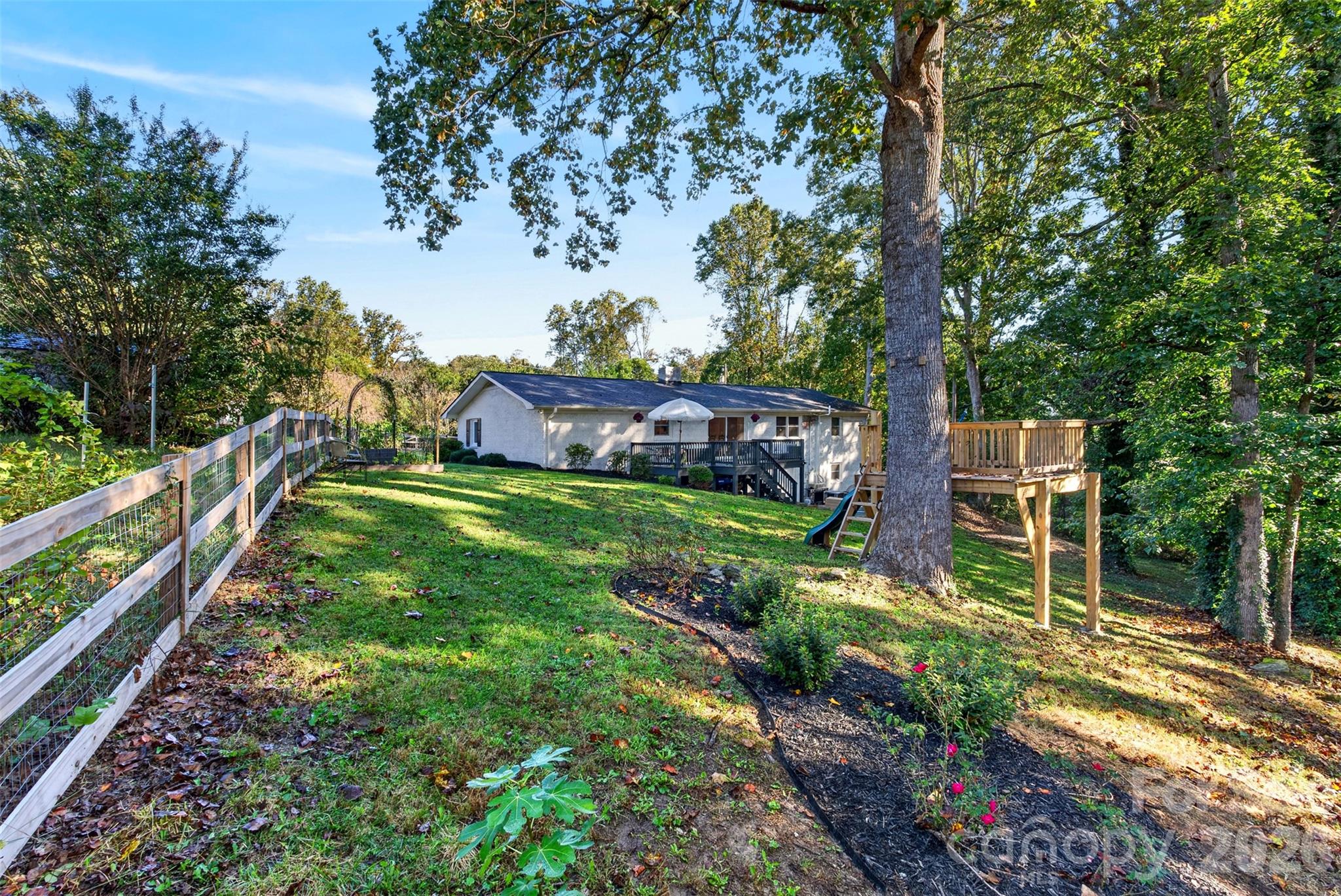 200 Whispering Hills Drive Property Photo 7