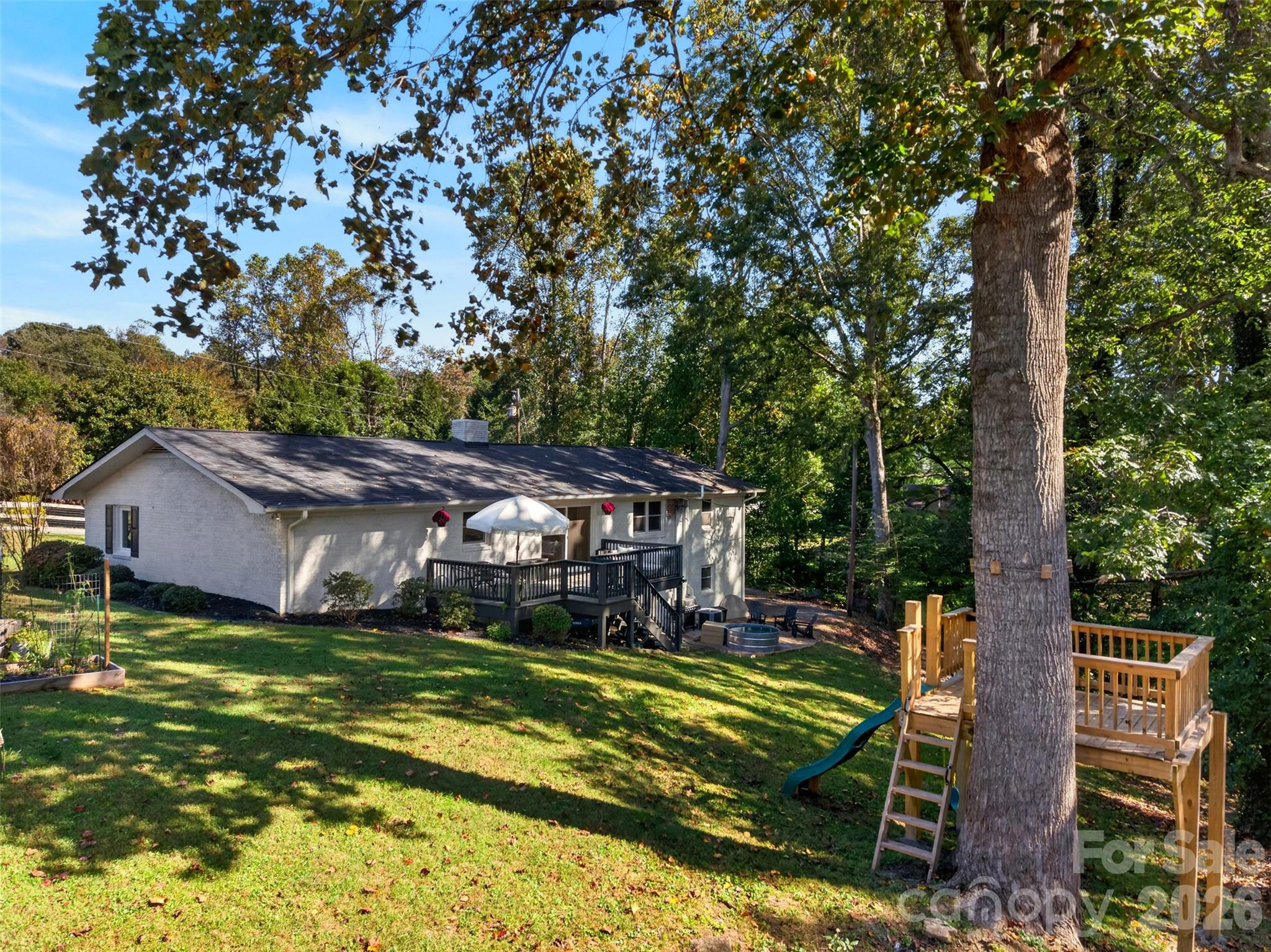 200 Whispering Hills Drive Property Photo 11