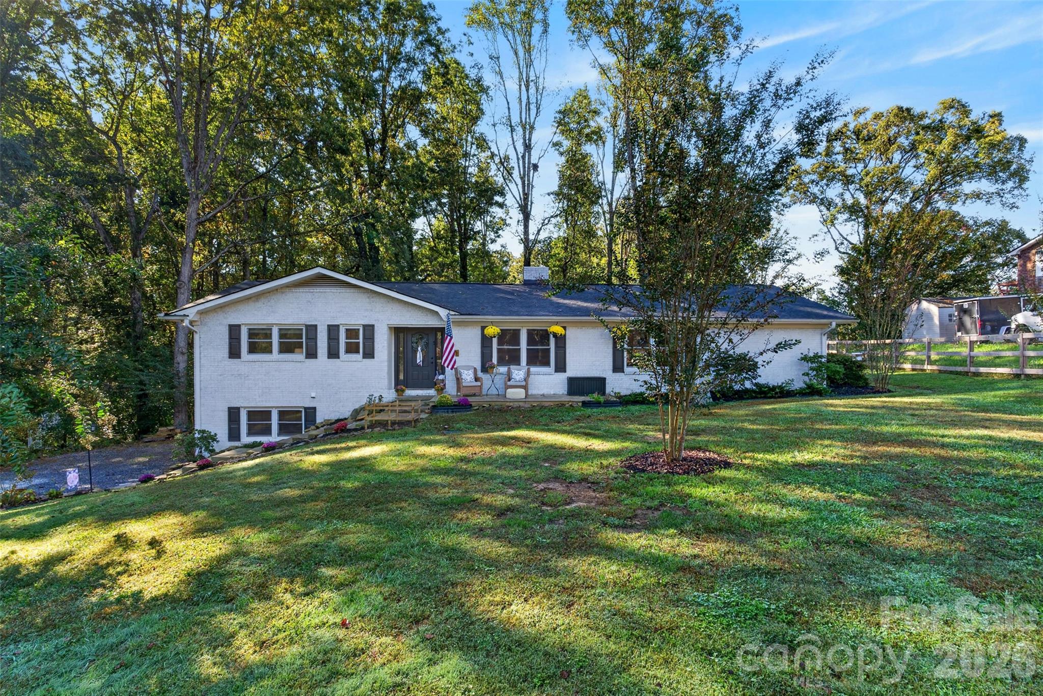200 Whispering Hills Drive Property Photo 12