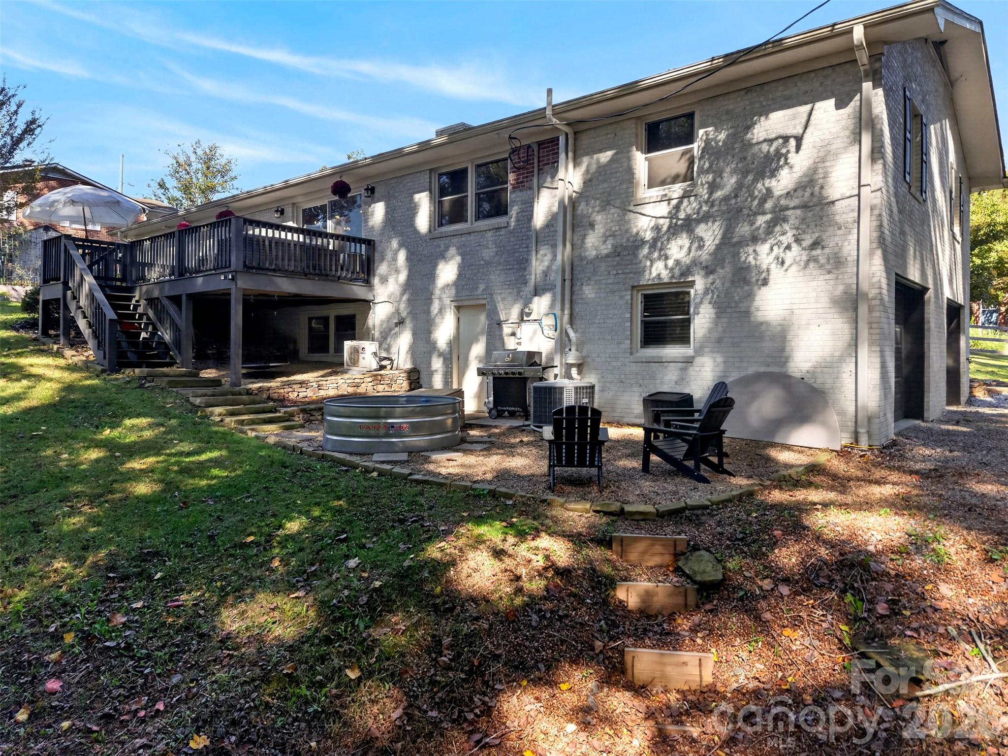 200 Whispering Hills Drive Property Photo 13