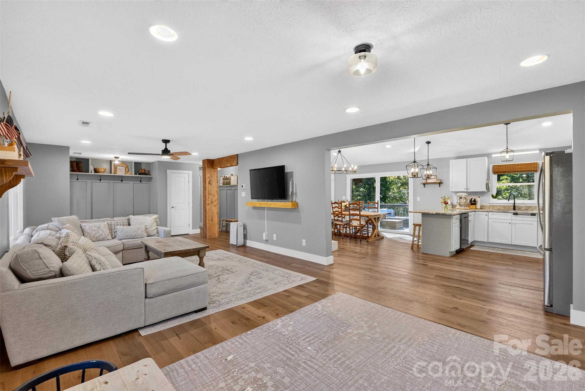 200 Whispering Hills Drive Property Photo 15