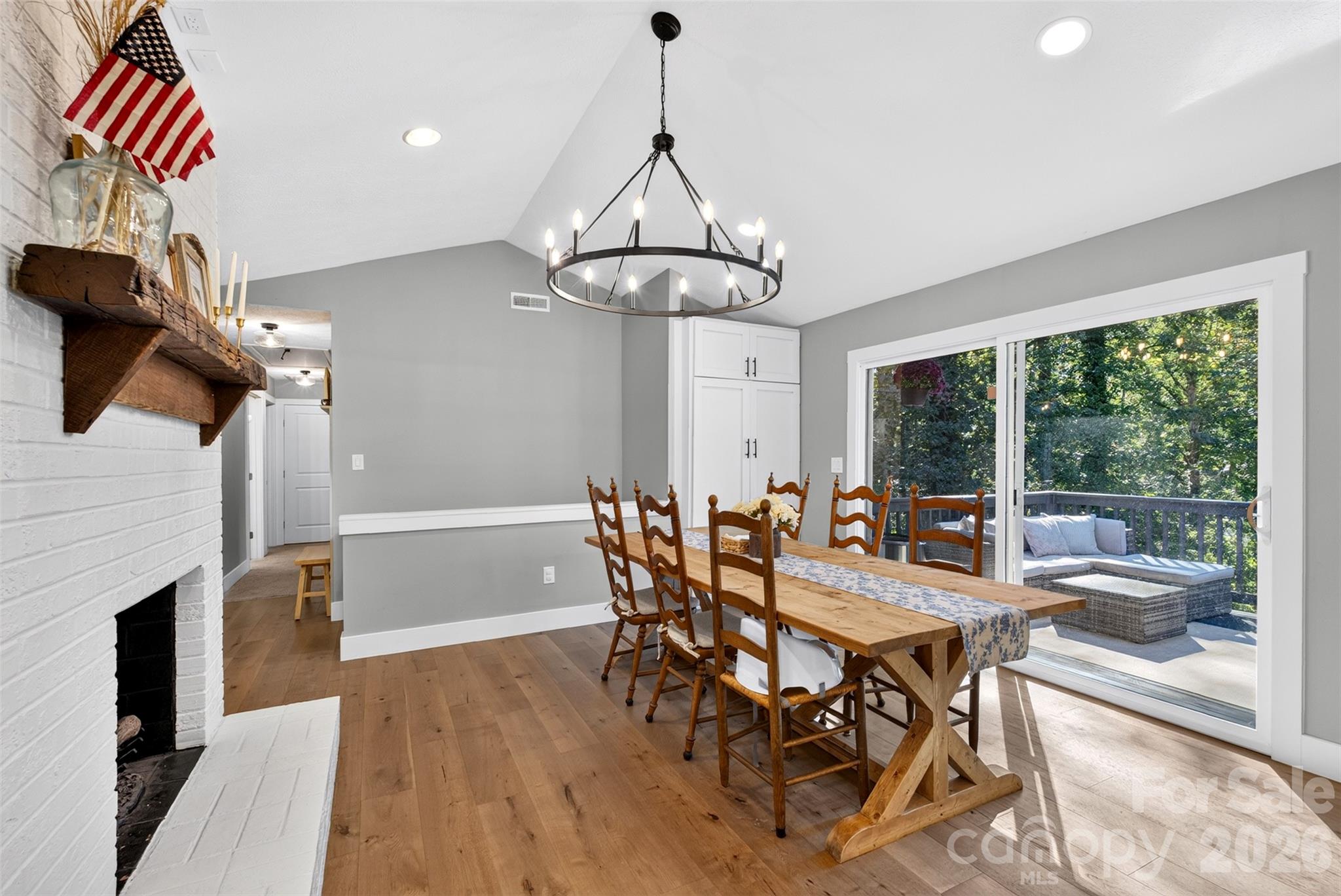 200 Whispering Hills Drive Property Photo 18