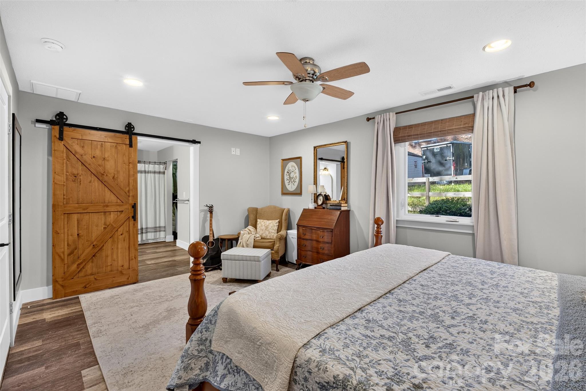 200 Whispering Hills Drive Property Photo 24