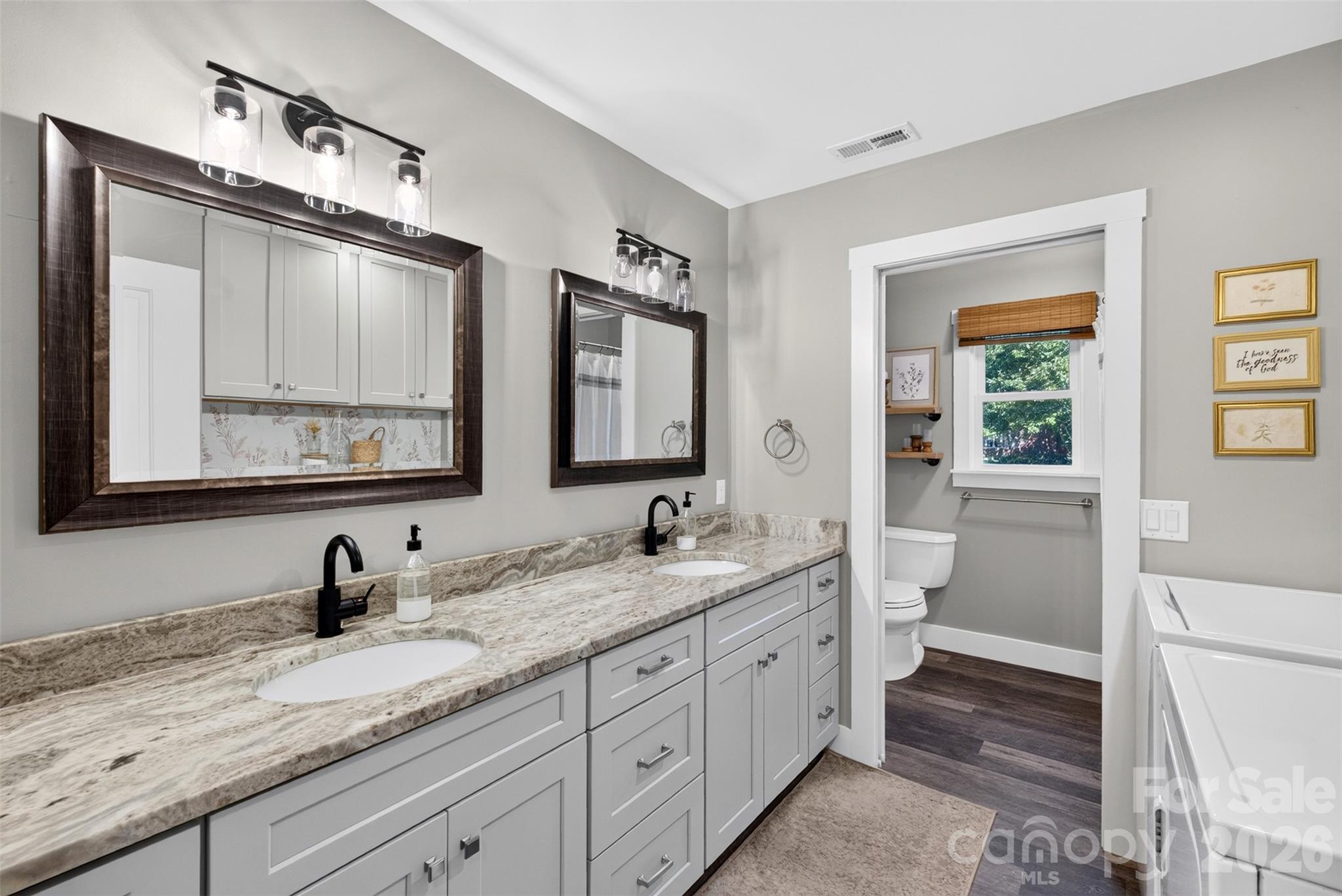 200 Whispering Hills Drive Property Photo 32
