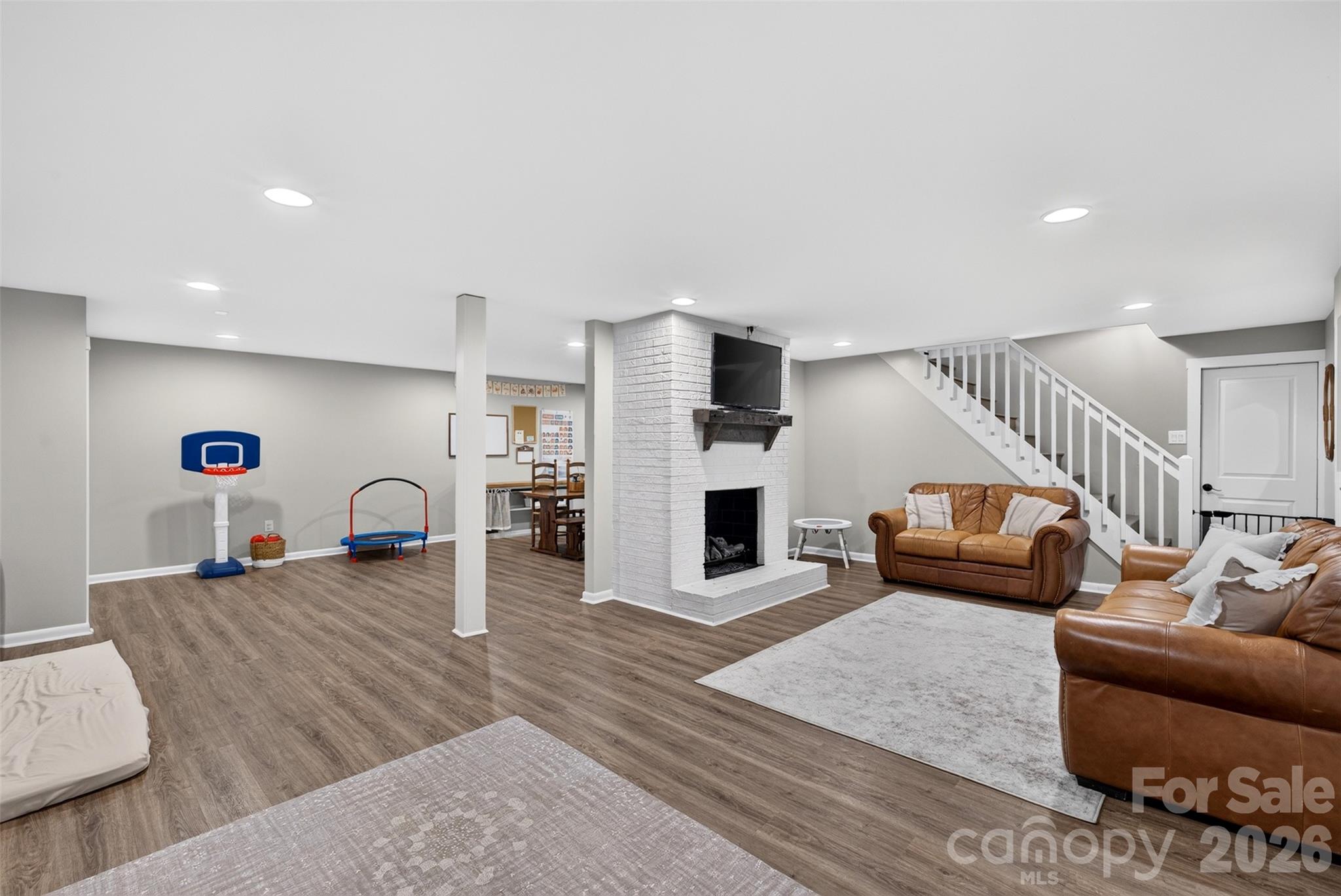 200 Whispering Hills Drive Property Photo 35