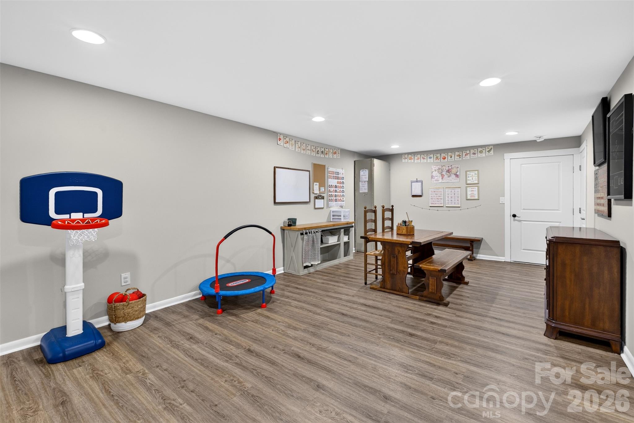 200 Whispering Hills Drive Property Photo 37