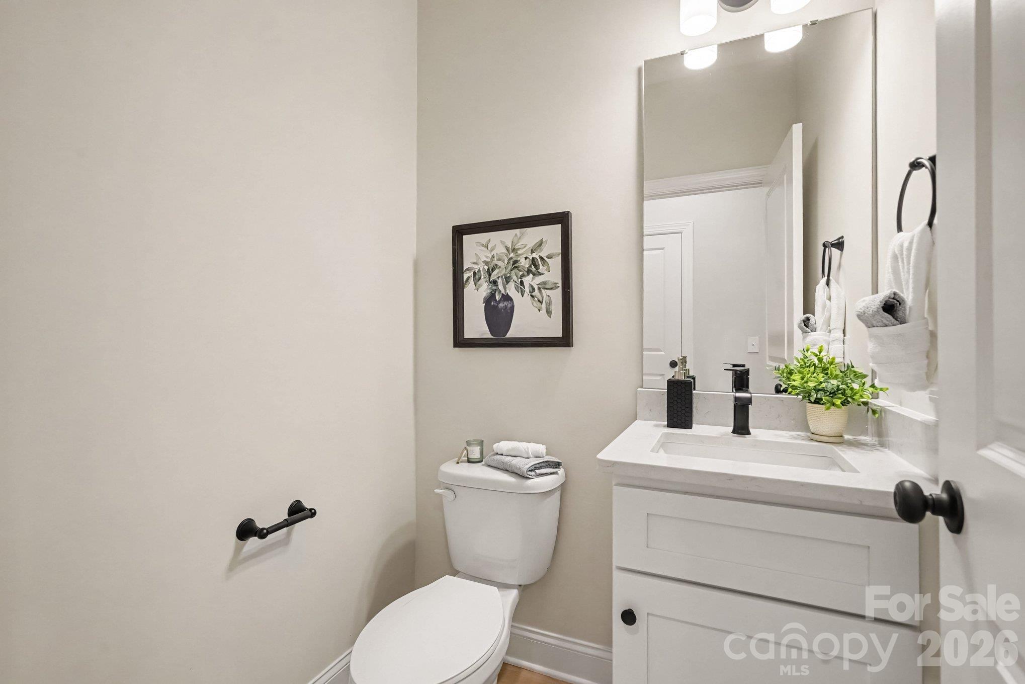 2100 Congress Court Property Photo 12