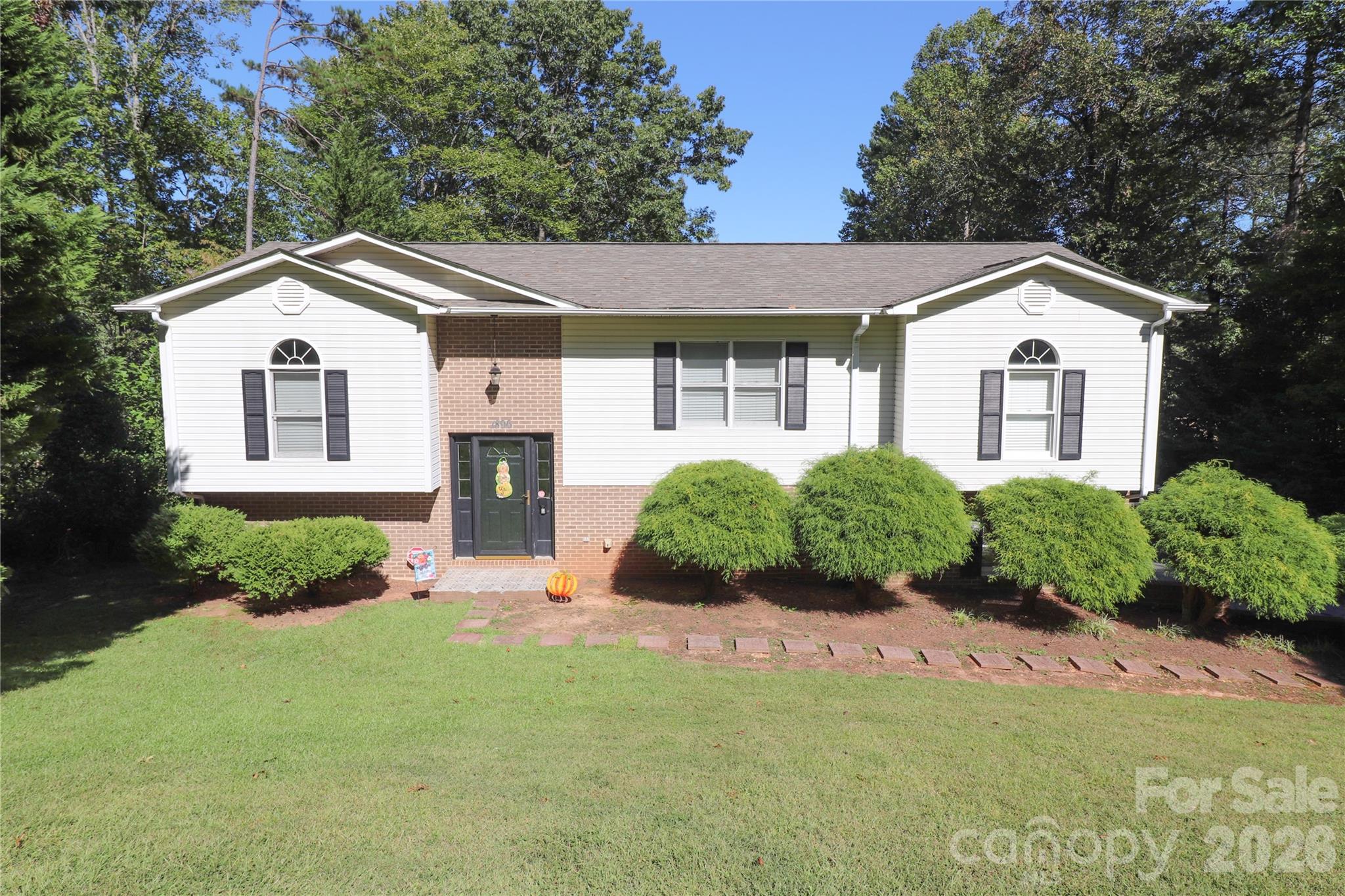 1896 Timber Trace Property Photo 1