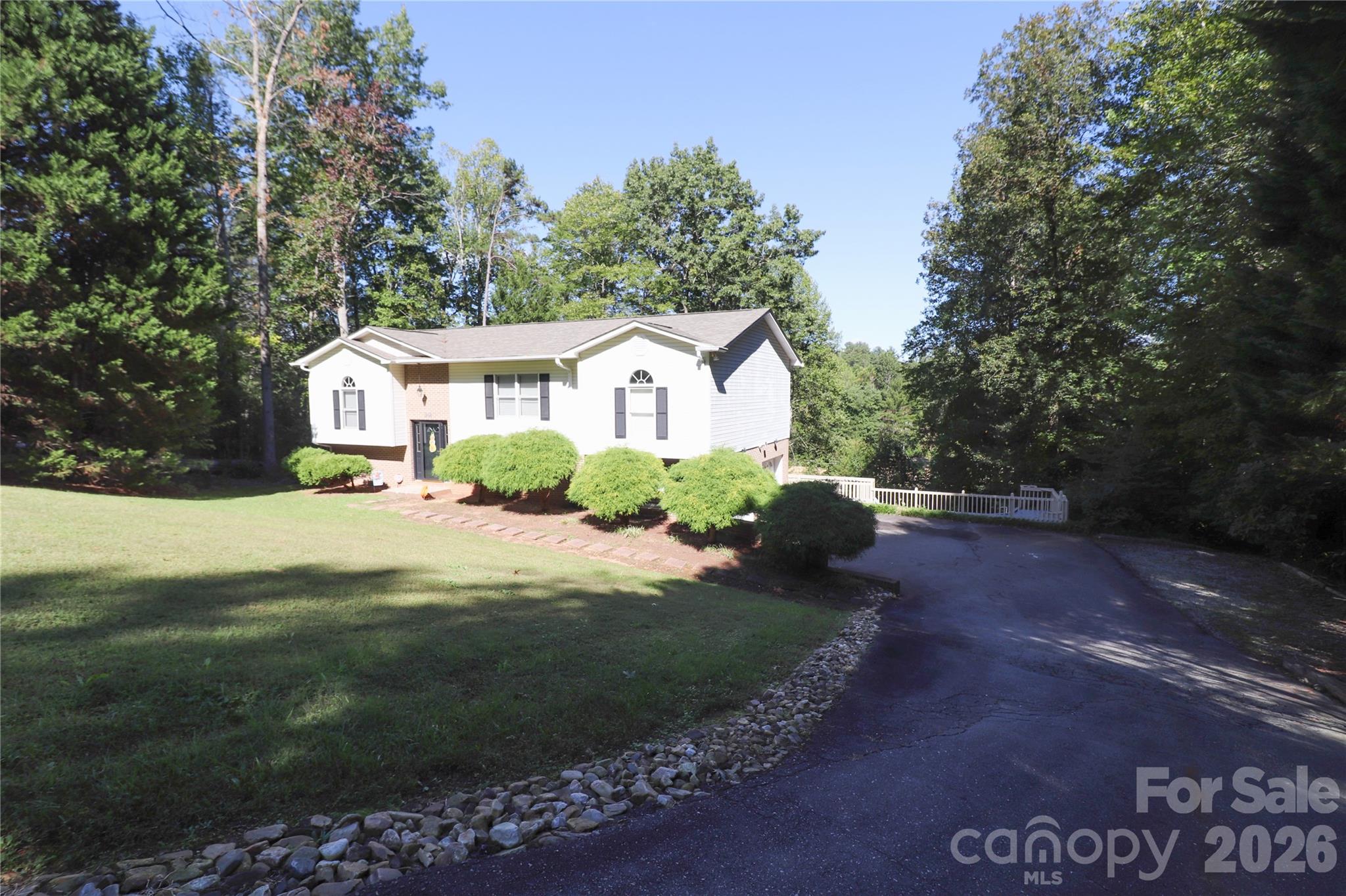 1896 Timber Trace Property Photo 2