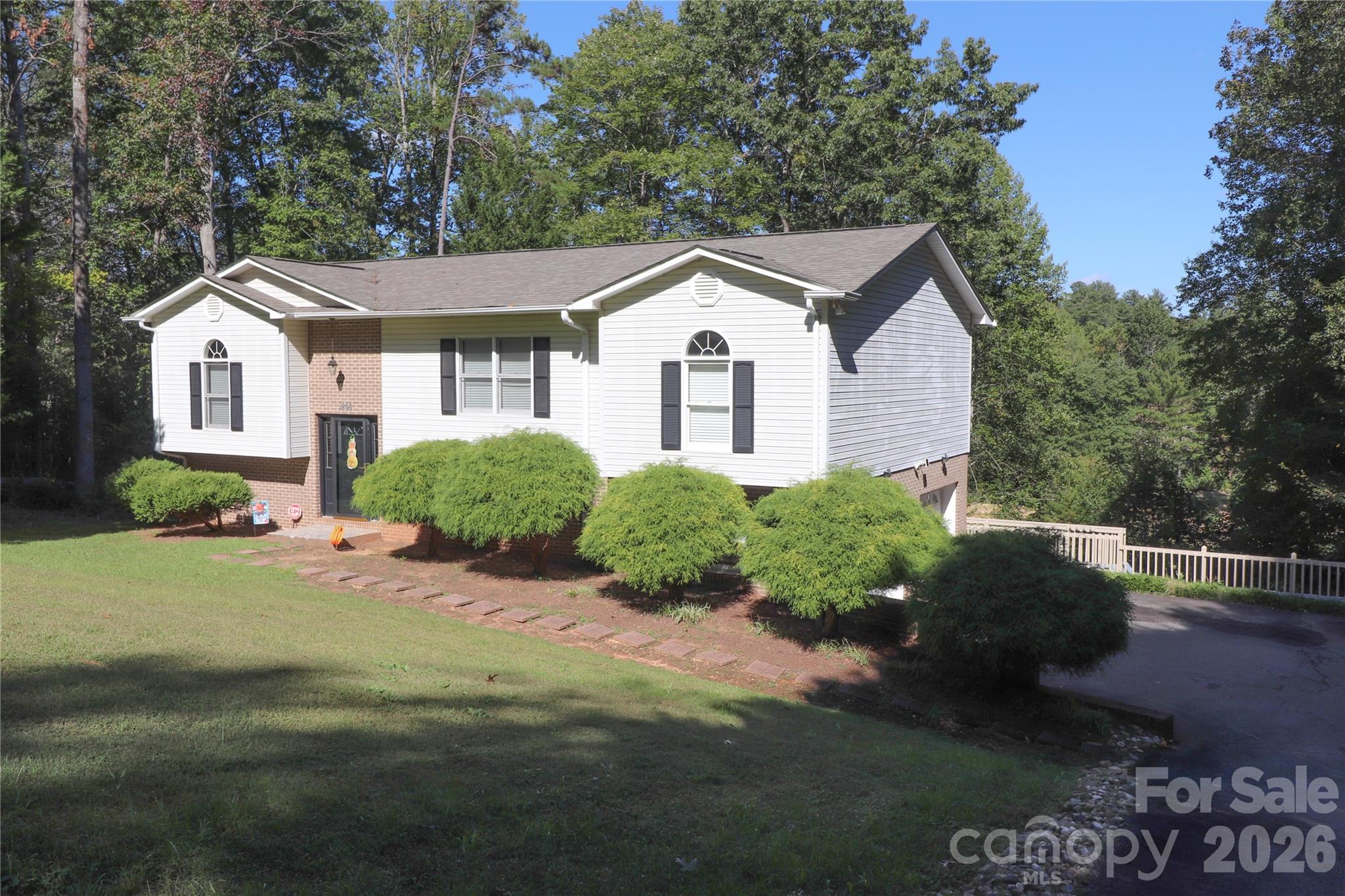 1896 Timber Trace Property Photo 3