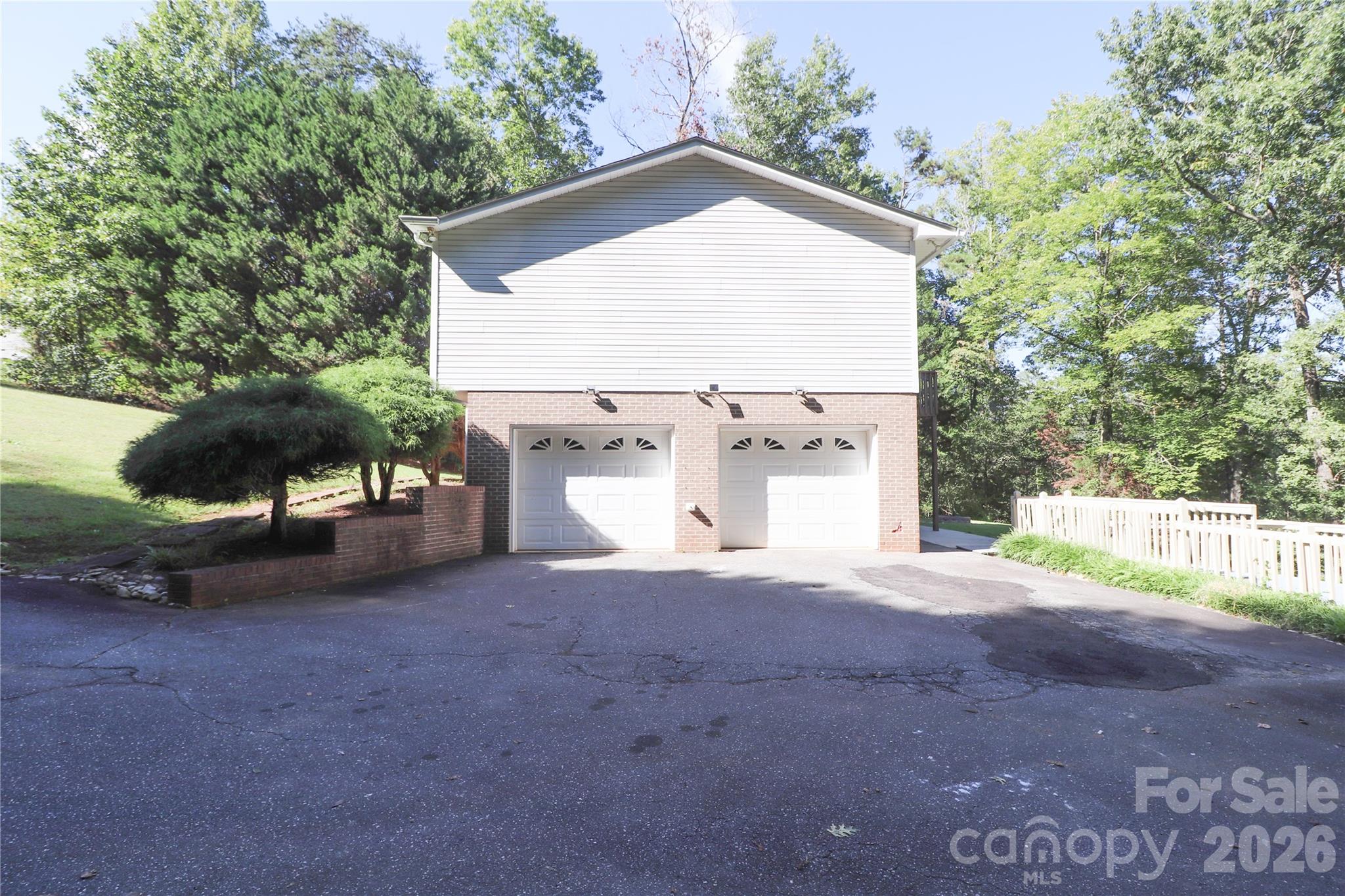 1896 Timber Trace Property Photo 6
