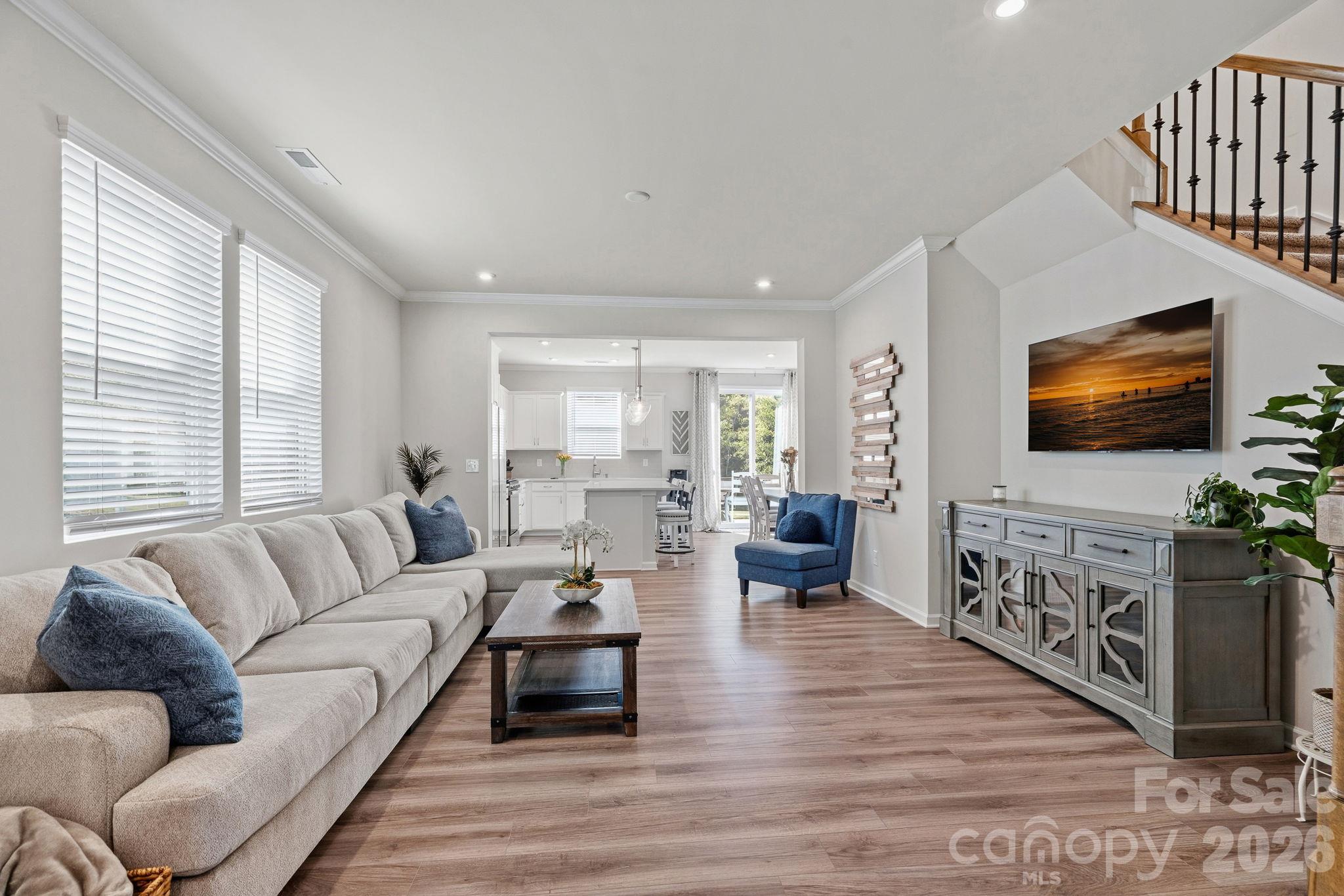 18048 Pear Hawthorne Drive Property Photo 3