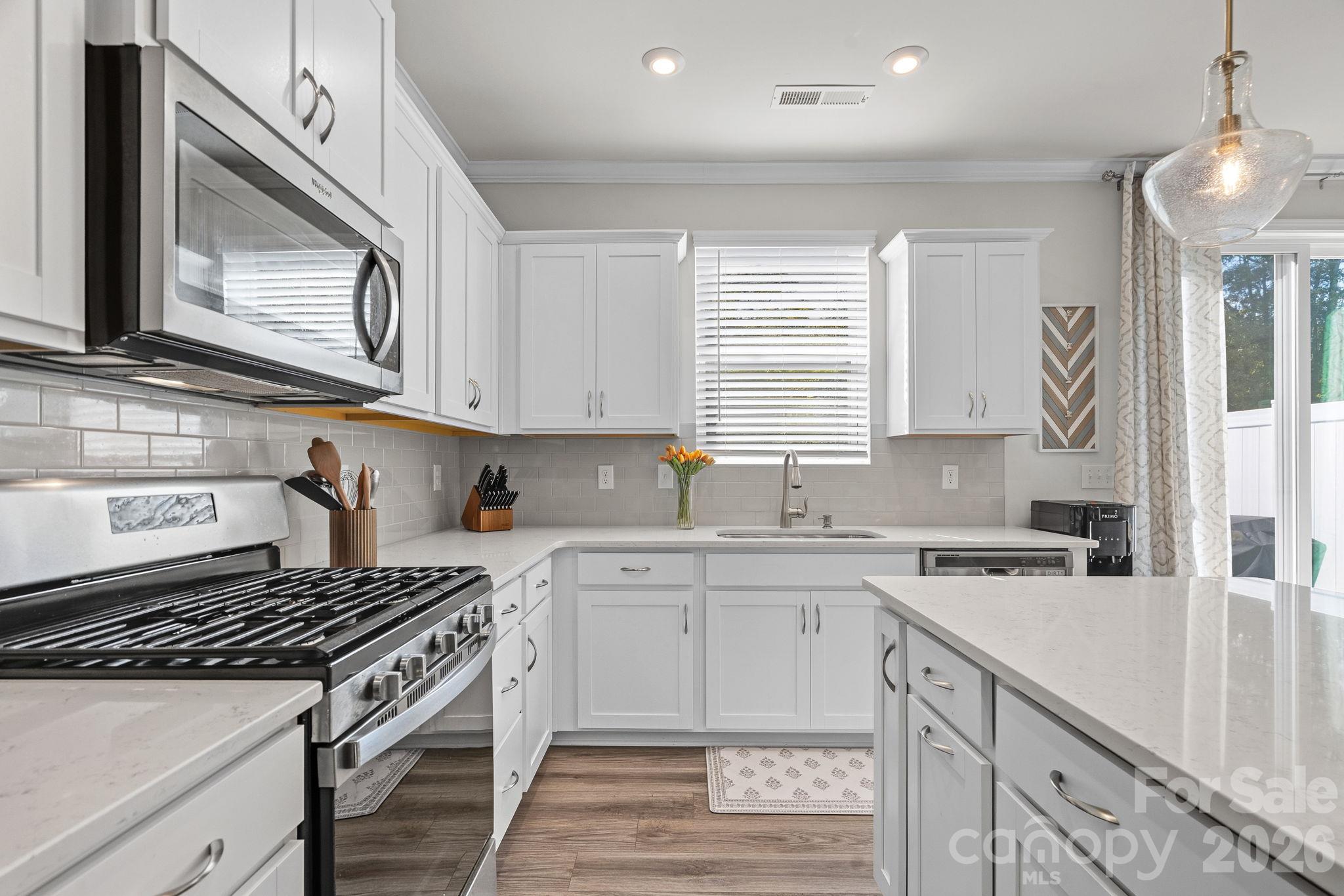 18048 Pear Hawthorne Drive Property Photo 10