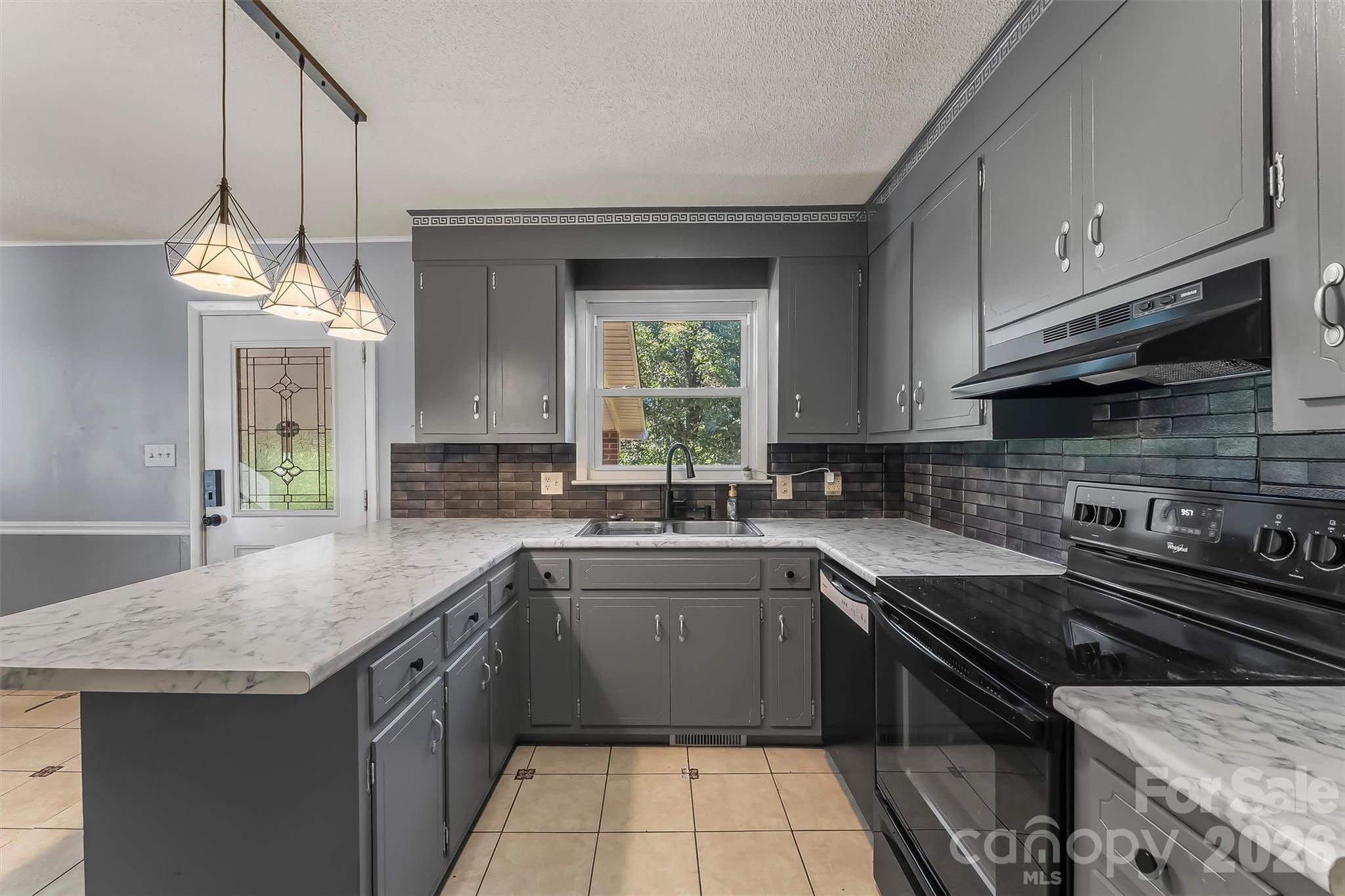 2480 Raintree Street Property Photo 9