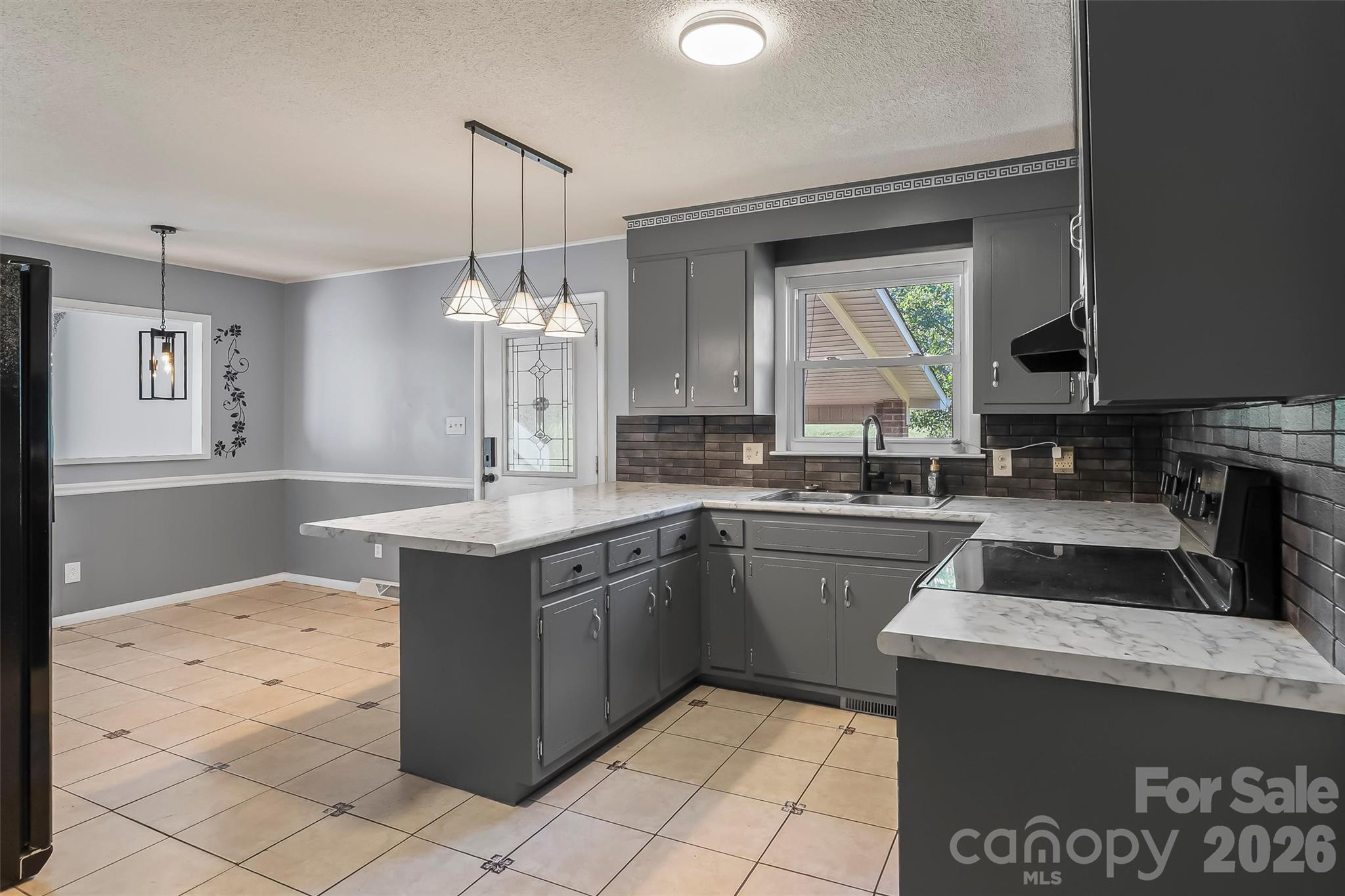 2480 Raintree Street Property Photo 10