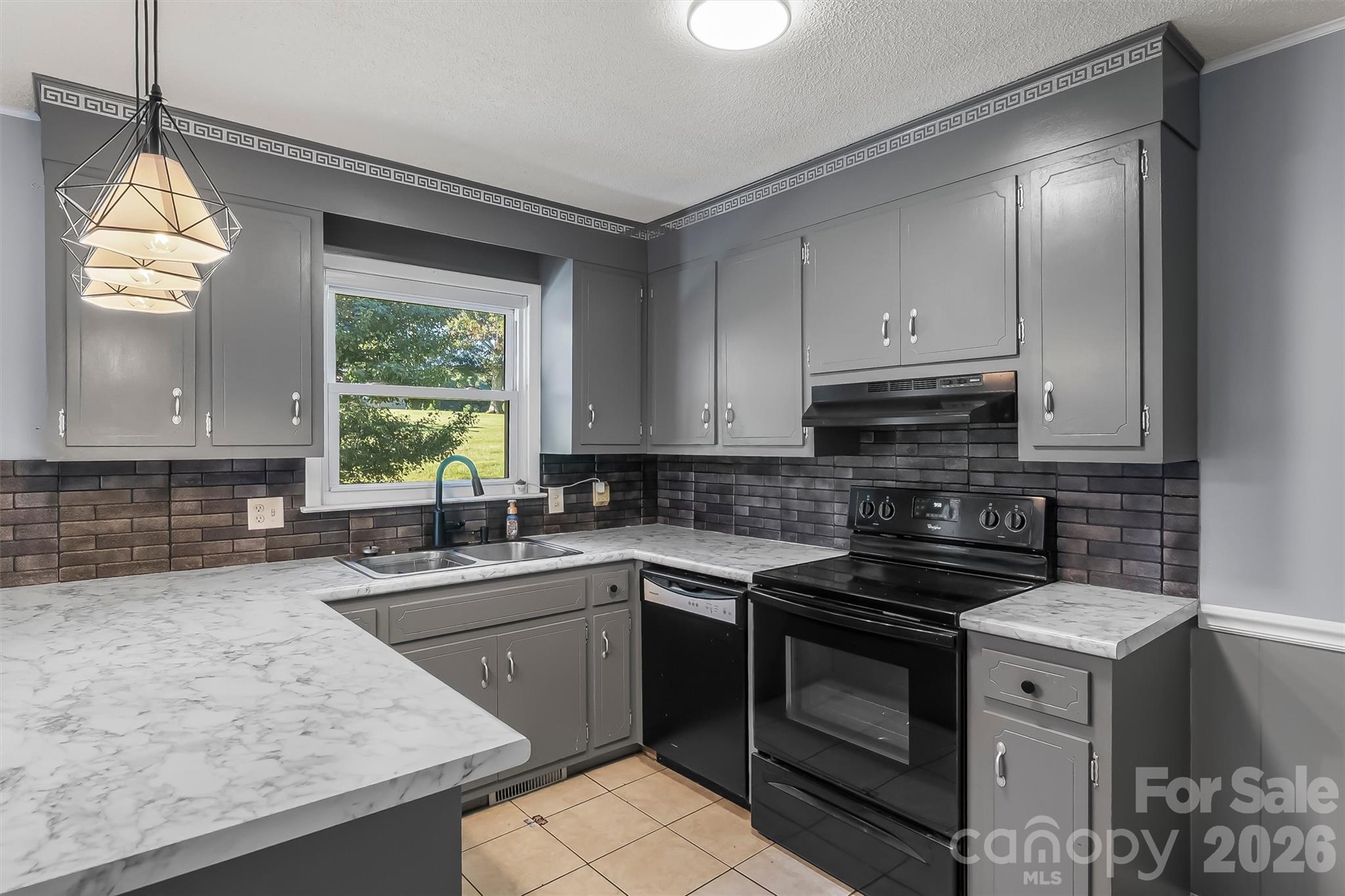 2480 Raintree Street Property Photo 11