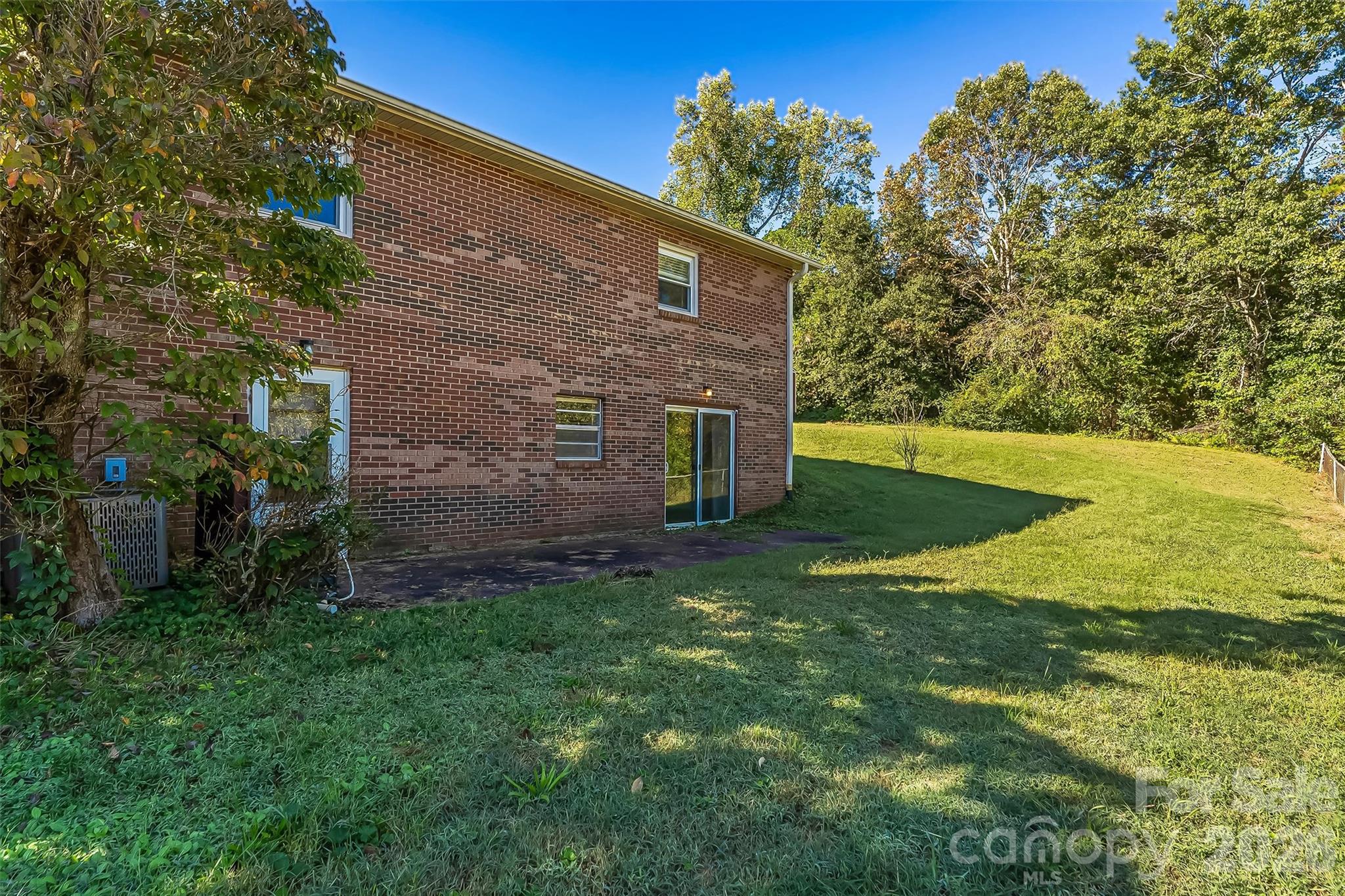 2480 Raintree Street Property Photo 27