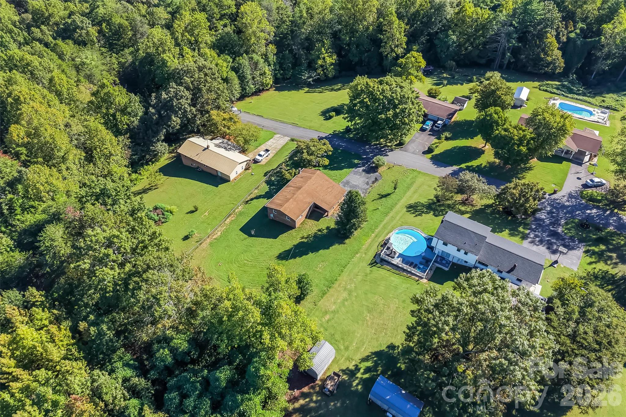 2480 Raintree Street Property Photo 33