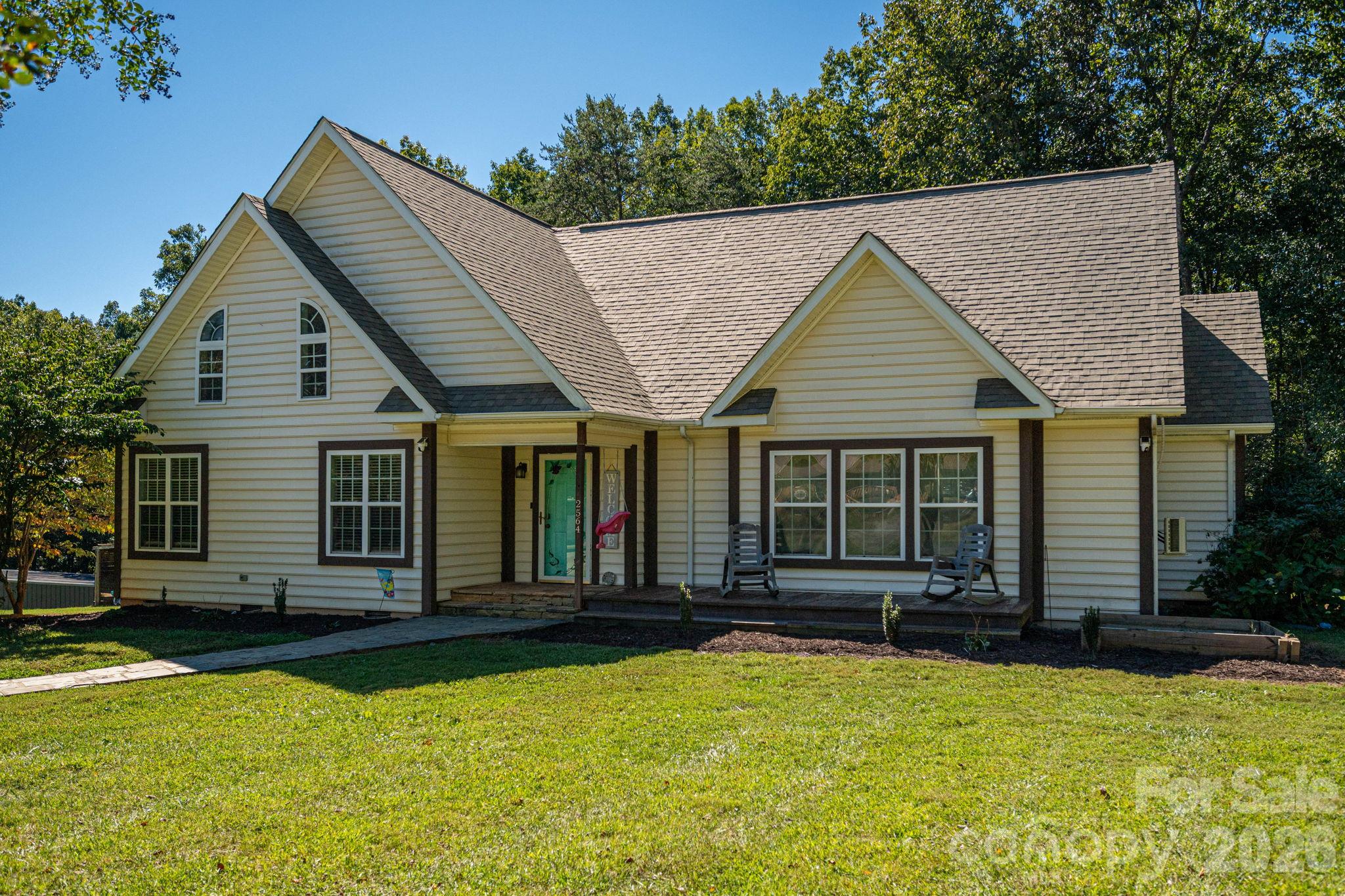 2564 Lynn Mountain Road Property Photo 1