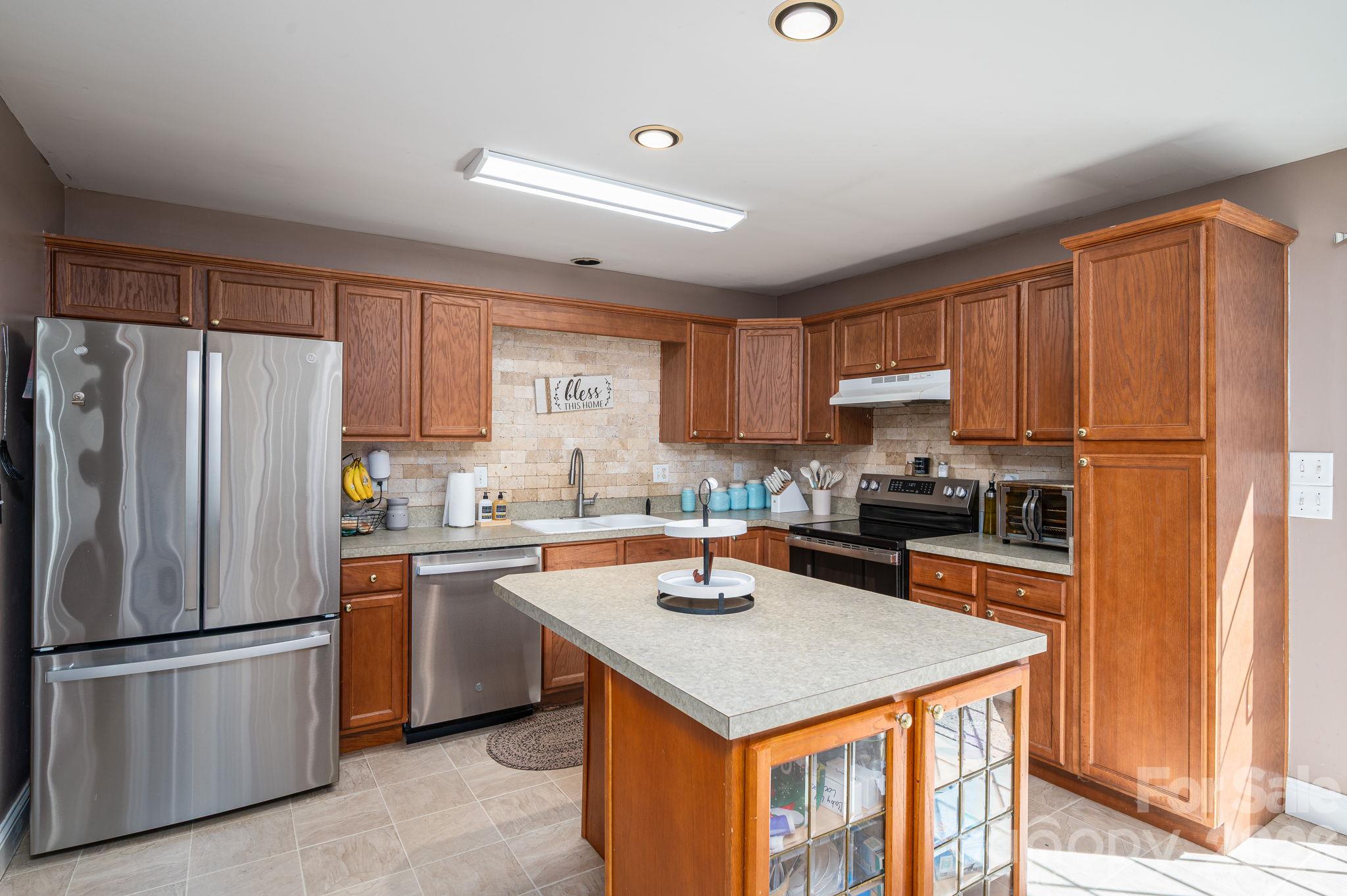 2564 Lynn Mountain Road Property Photo 9