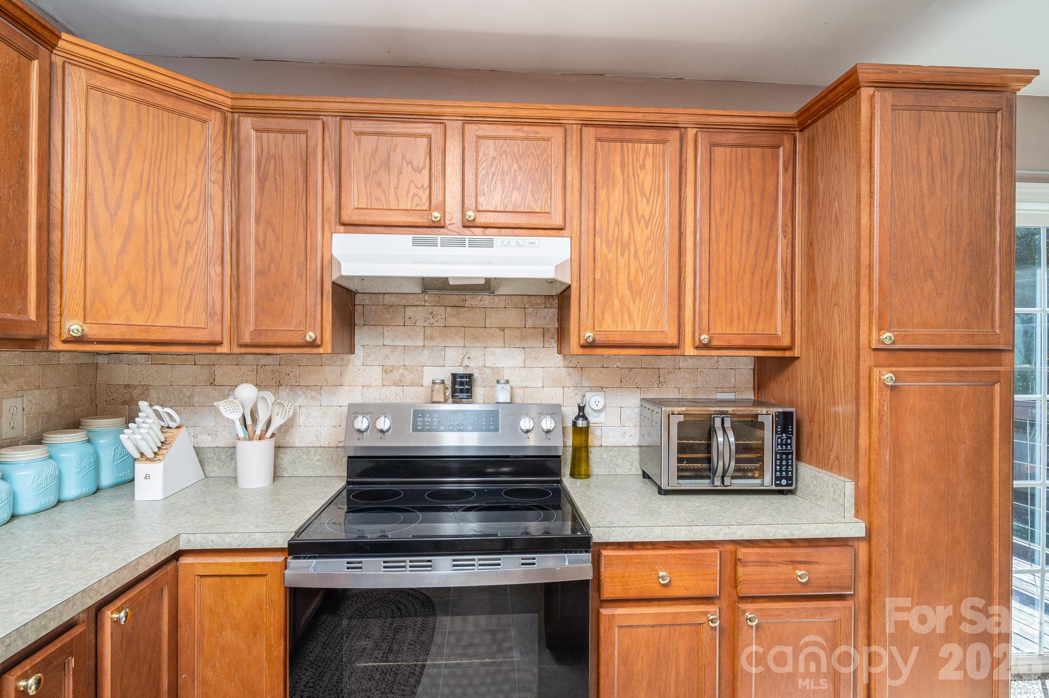 2564 Lynn Mountain Road Property Photo 11