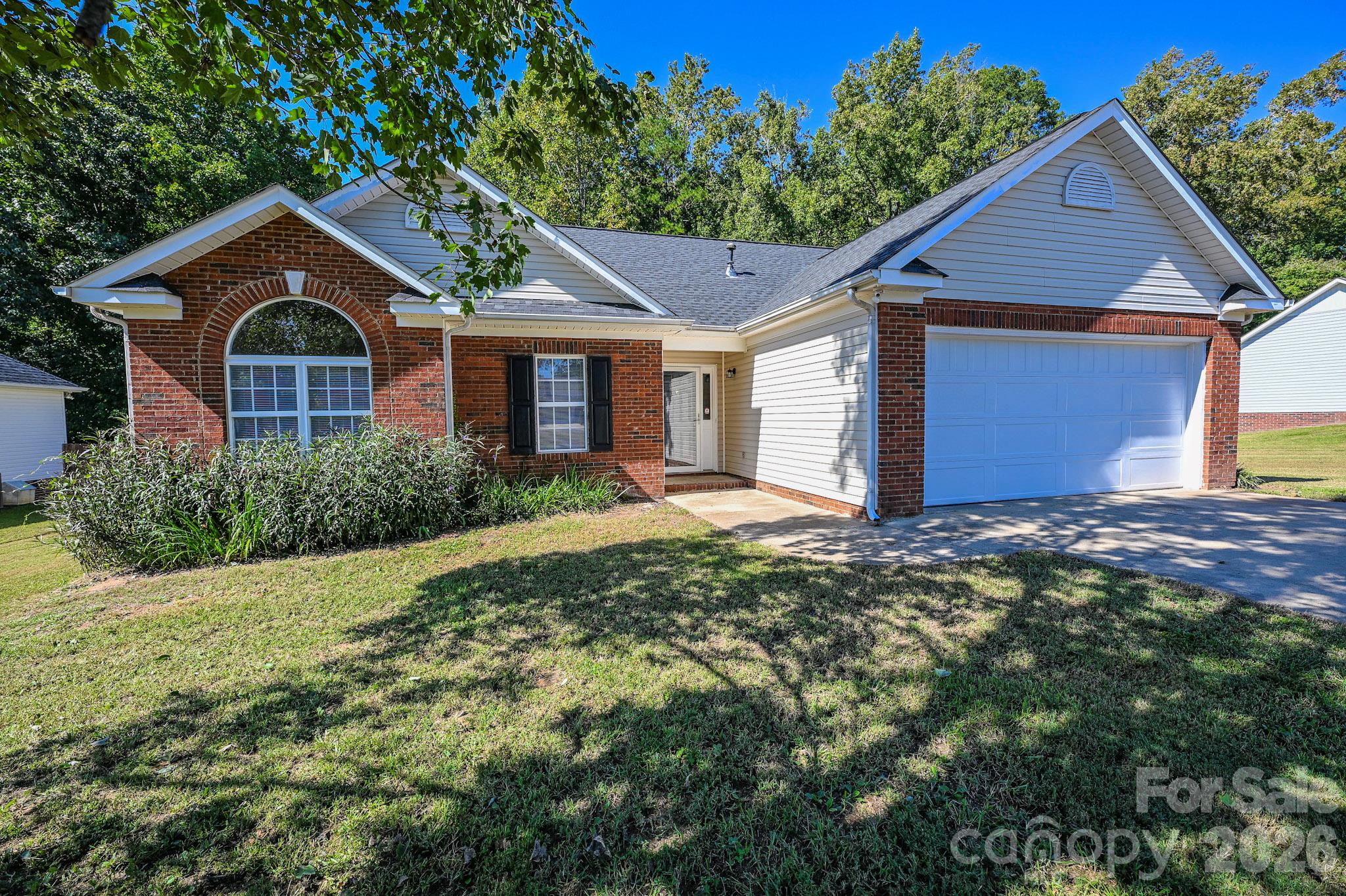 2425 River Chase Drive Property Photo 1