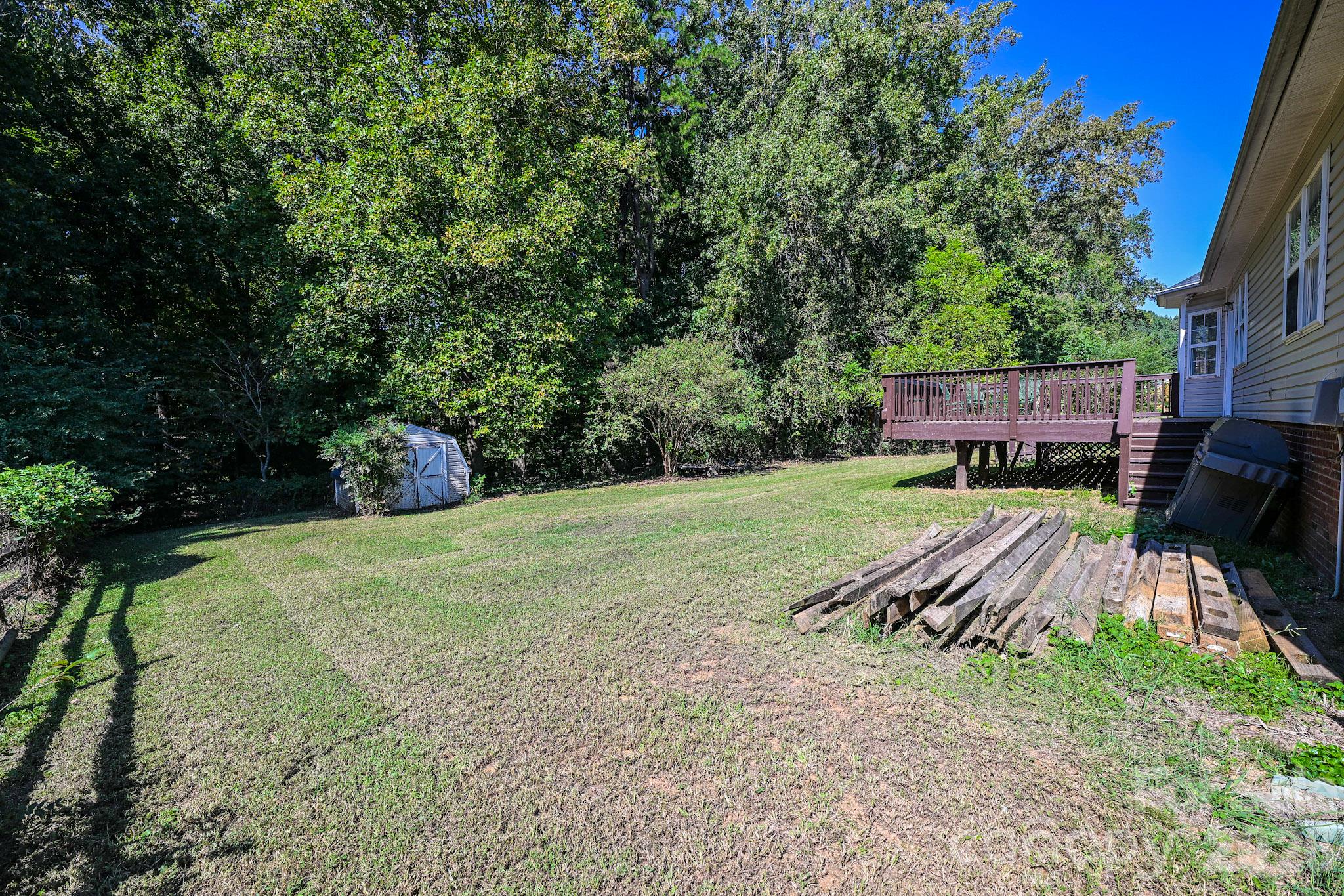 2425 River Chase Drive Property Photo 3