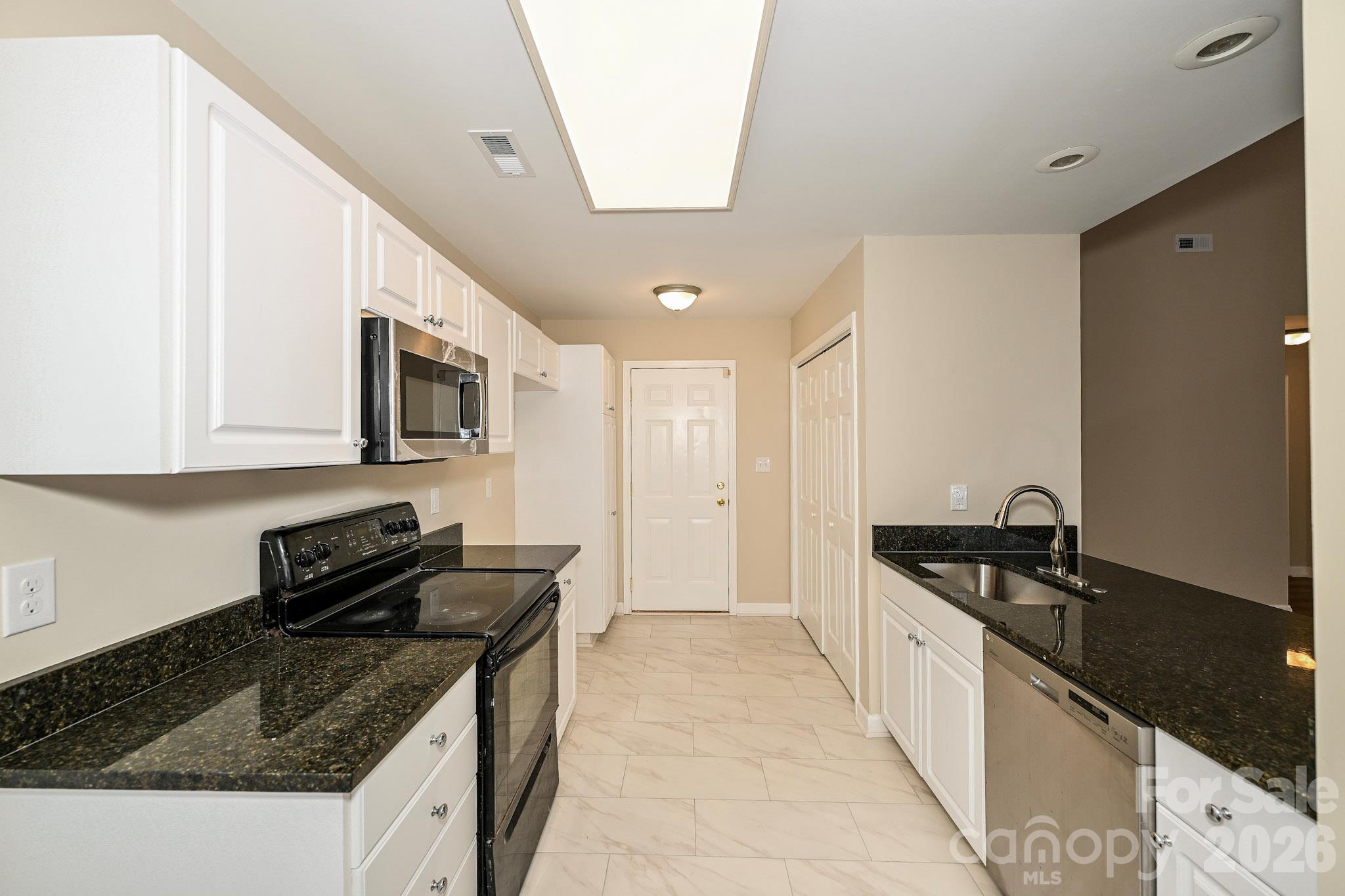 2425 River Chase Drive Property Photo 8