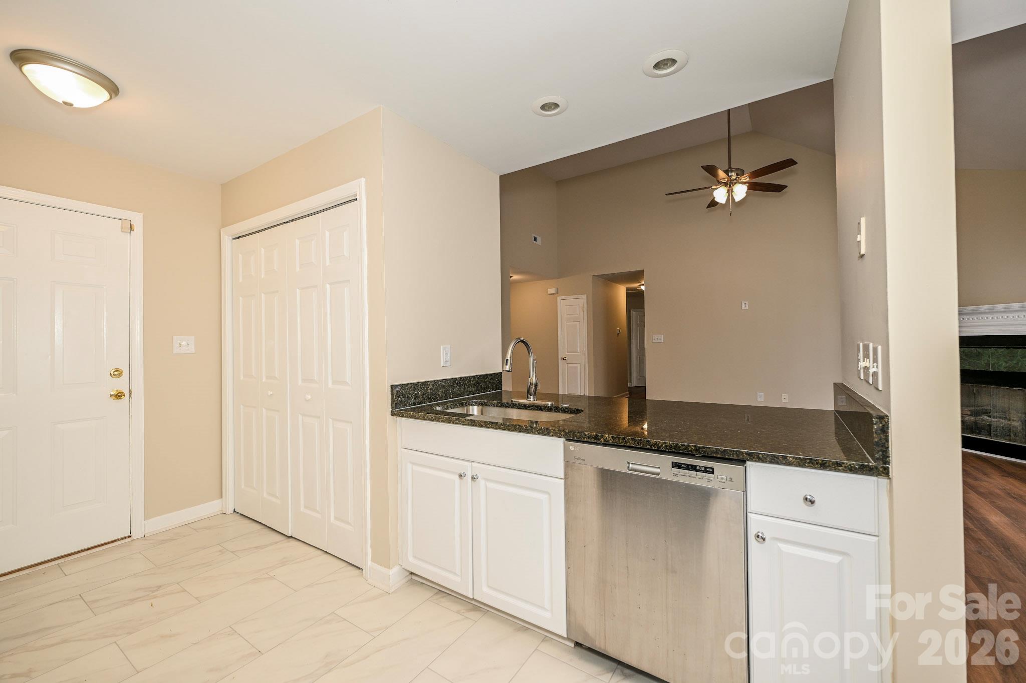 2425 River Chase Drive Property Photo 9
