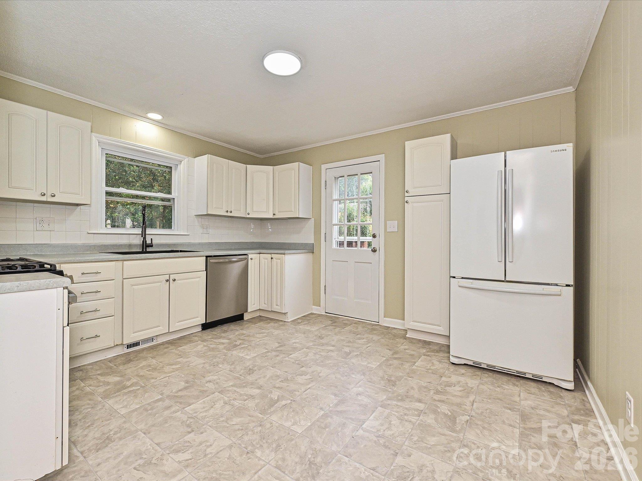 655 Greenbriar Avenue Lot 11 Blk 1 Property Photo 8