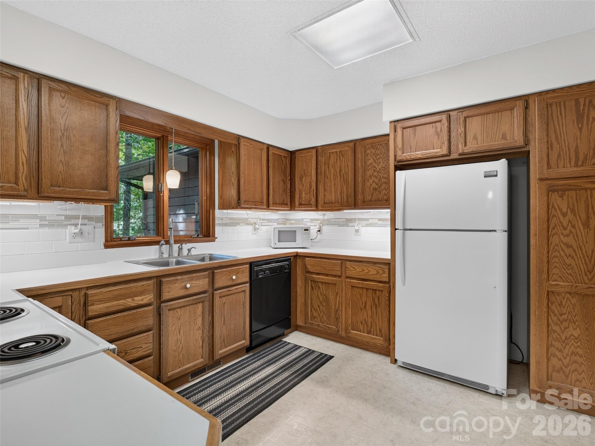 64 Surrey Lane Property Photo 13