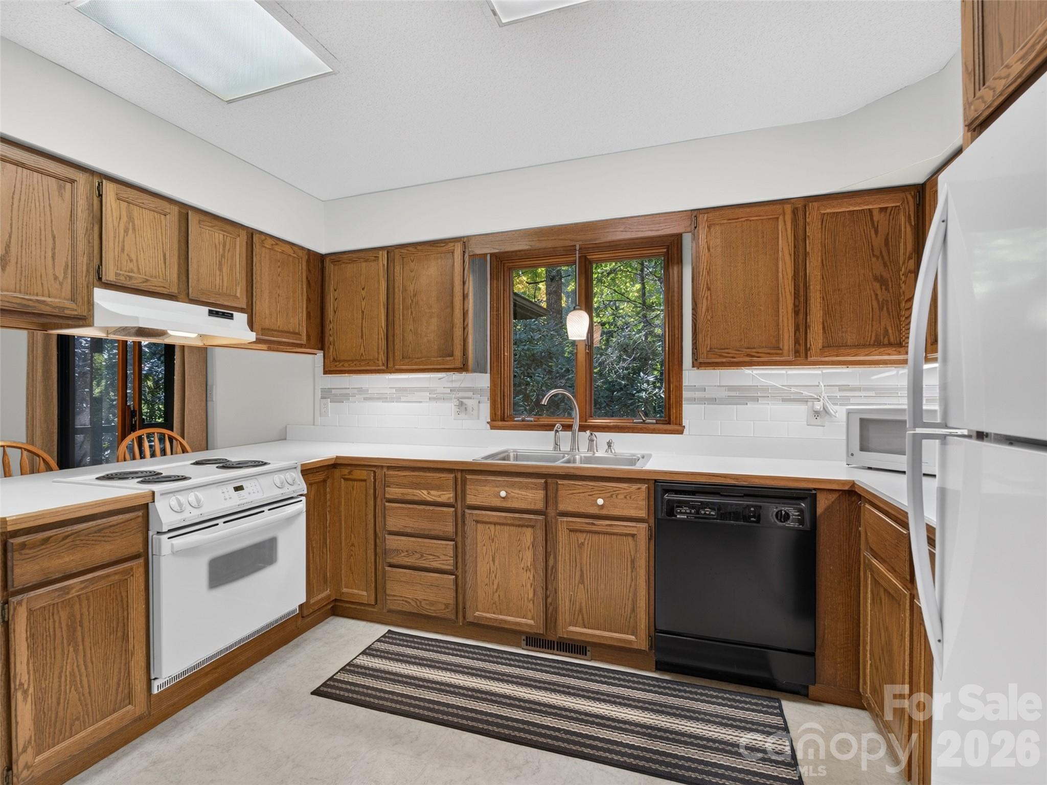 64 Surrey Lane Property Photo 14