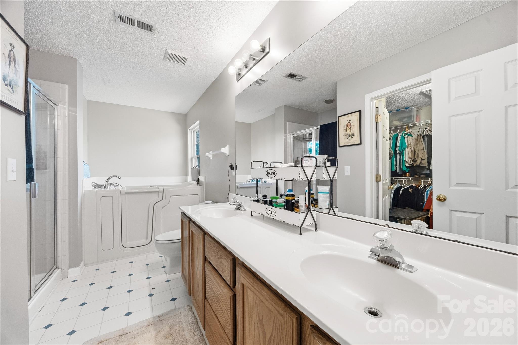 7541 Sparkleberry Drive Property Photo 6