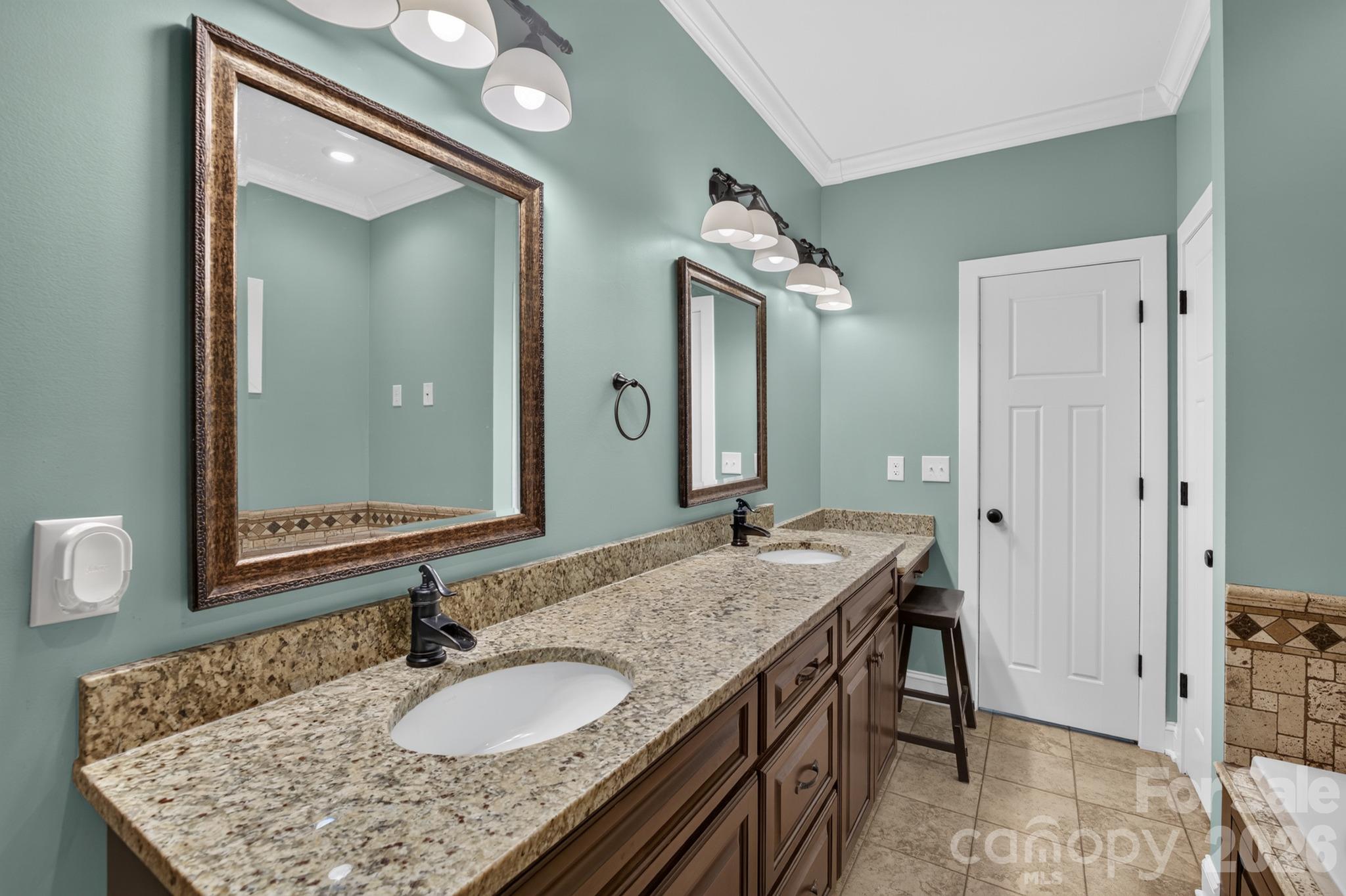 5596 Bridgewater Drive Property Photo 14