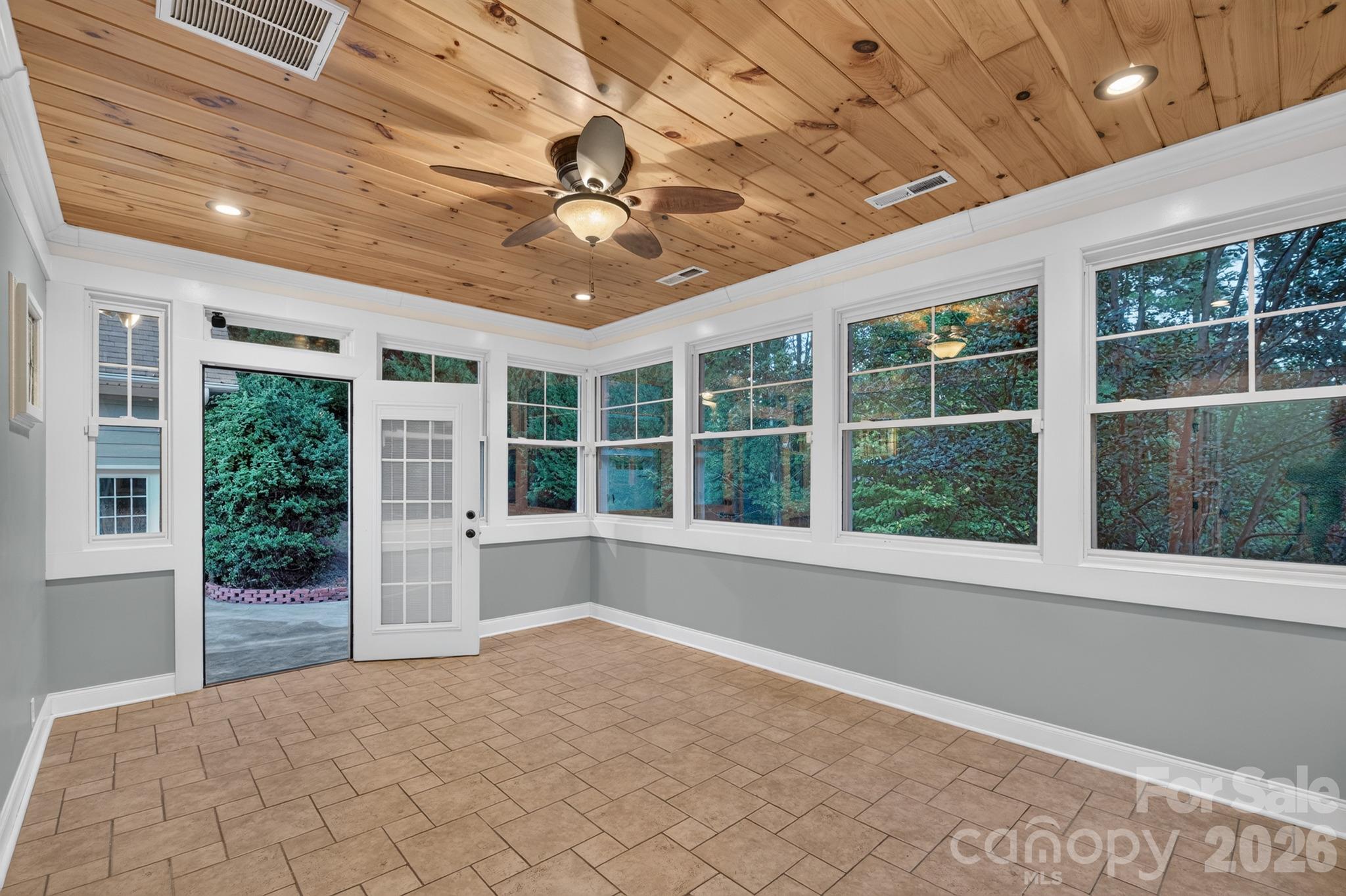 5596 Bridgewater Drive Property Photo 22