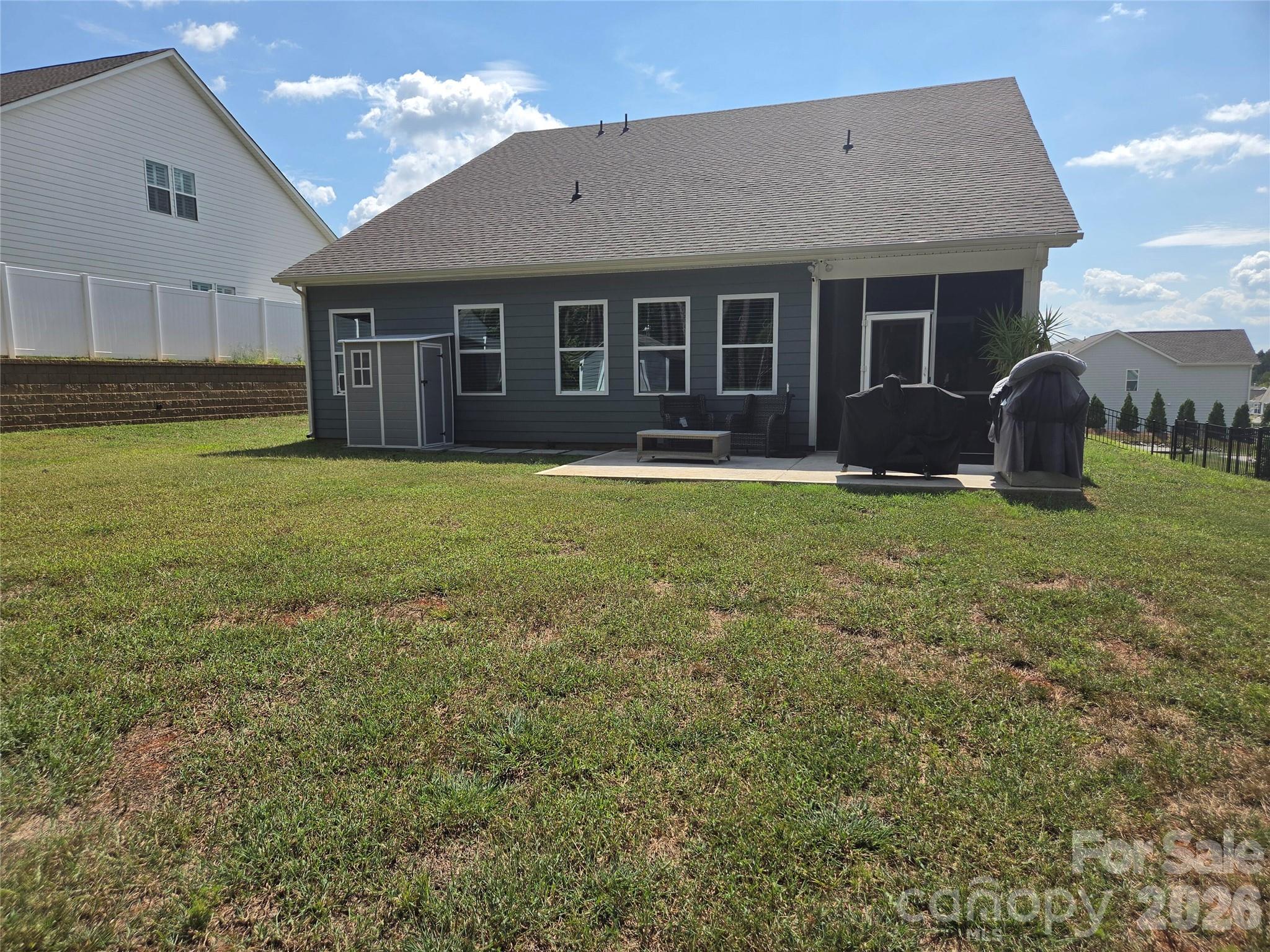 5244 Admirals Landing Property Photo 4