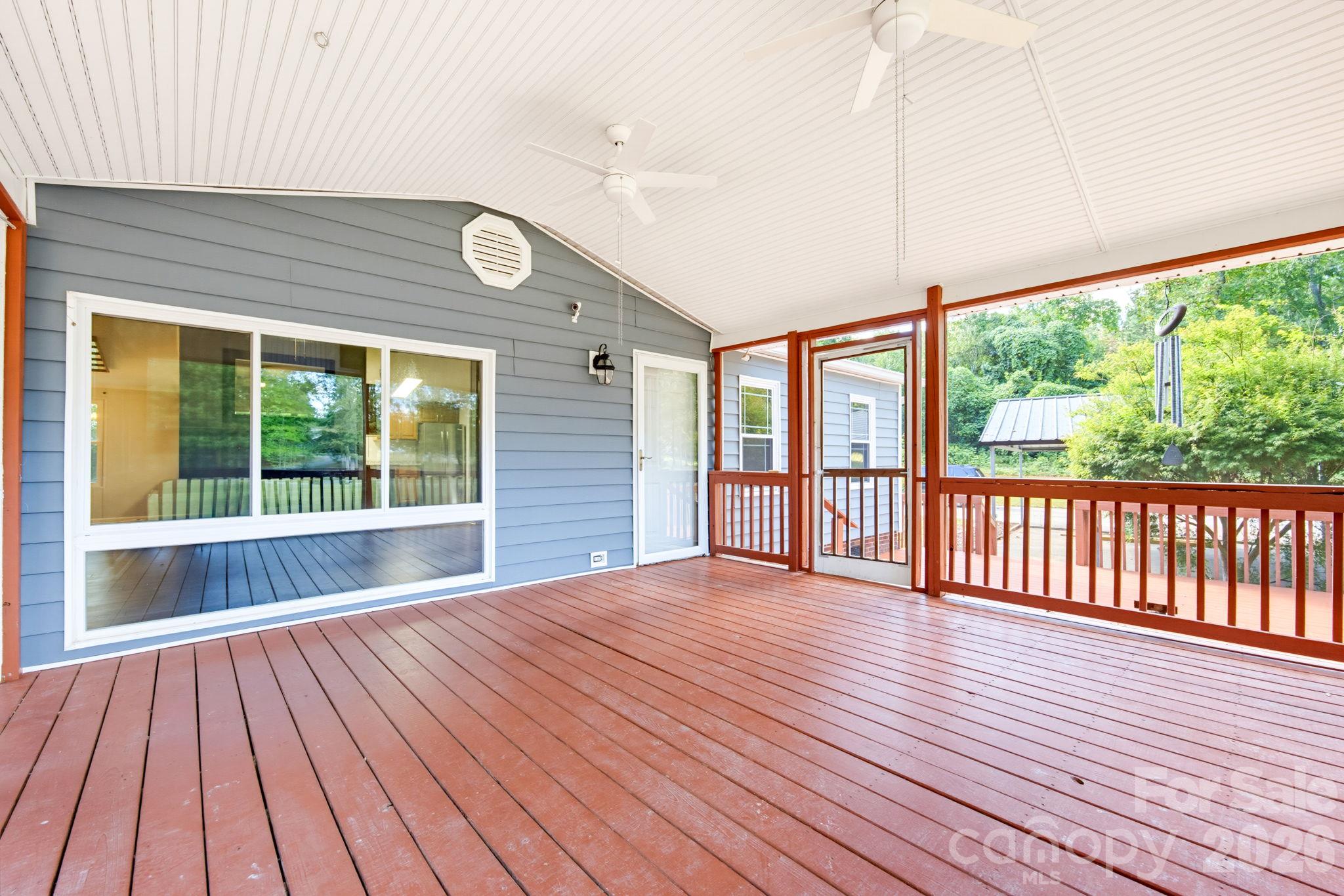 5119 Pine Springs Drive Property Photo 3