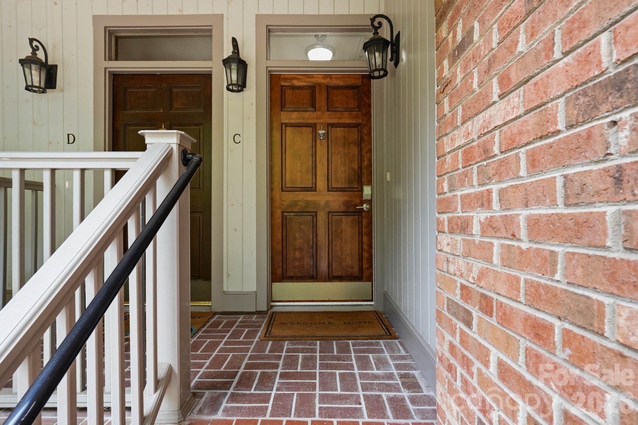 2432 Selwyn Avenue Property Photo 3