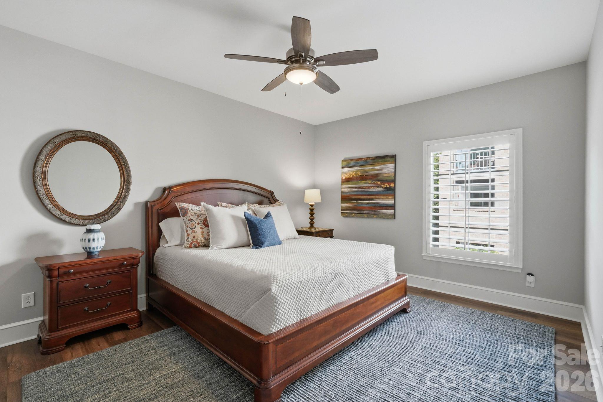 2432 Selwyn Avenue Property Photo 14