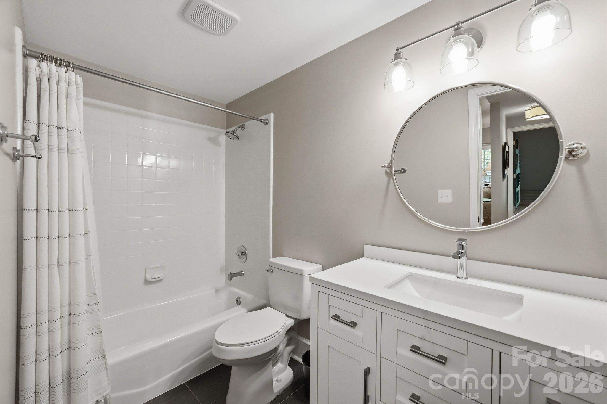 2432 Selwyn Avenue Property Photo 15