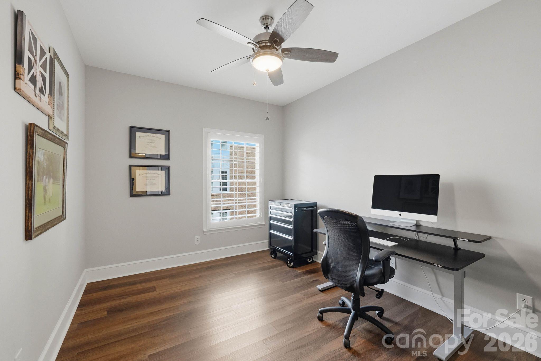 2432 Selwyn Avenue Property Photo 16