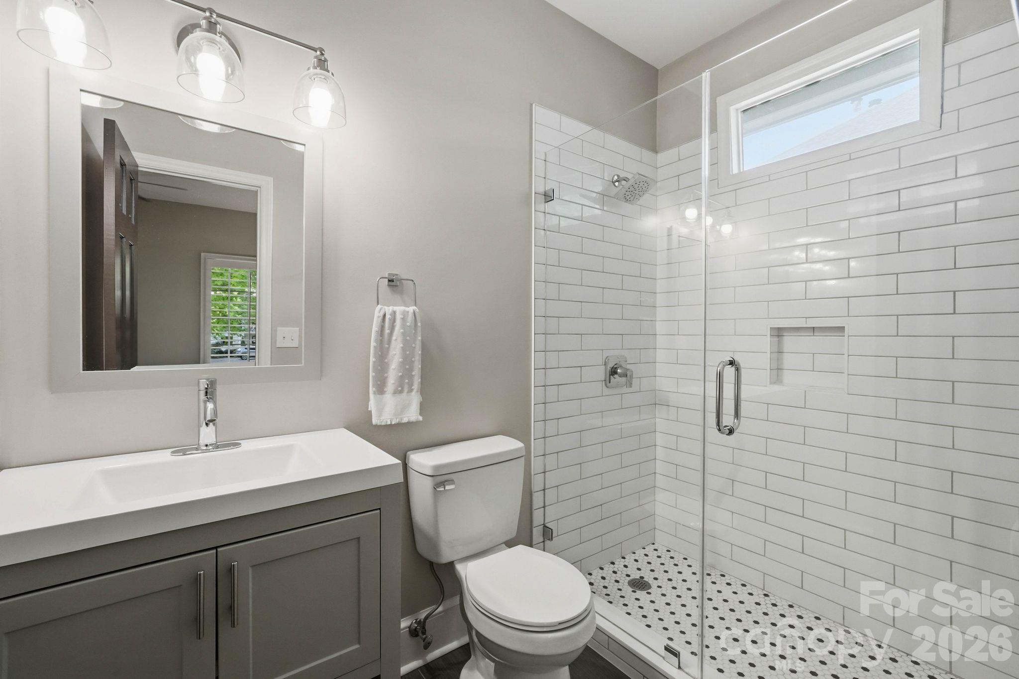 2432 Selwyn Avenue Property Photo 18