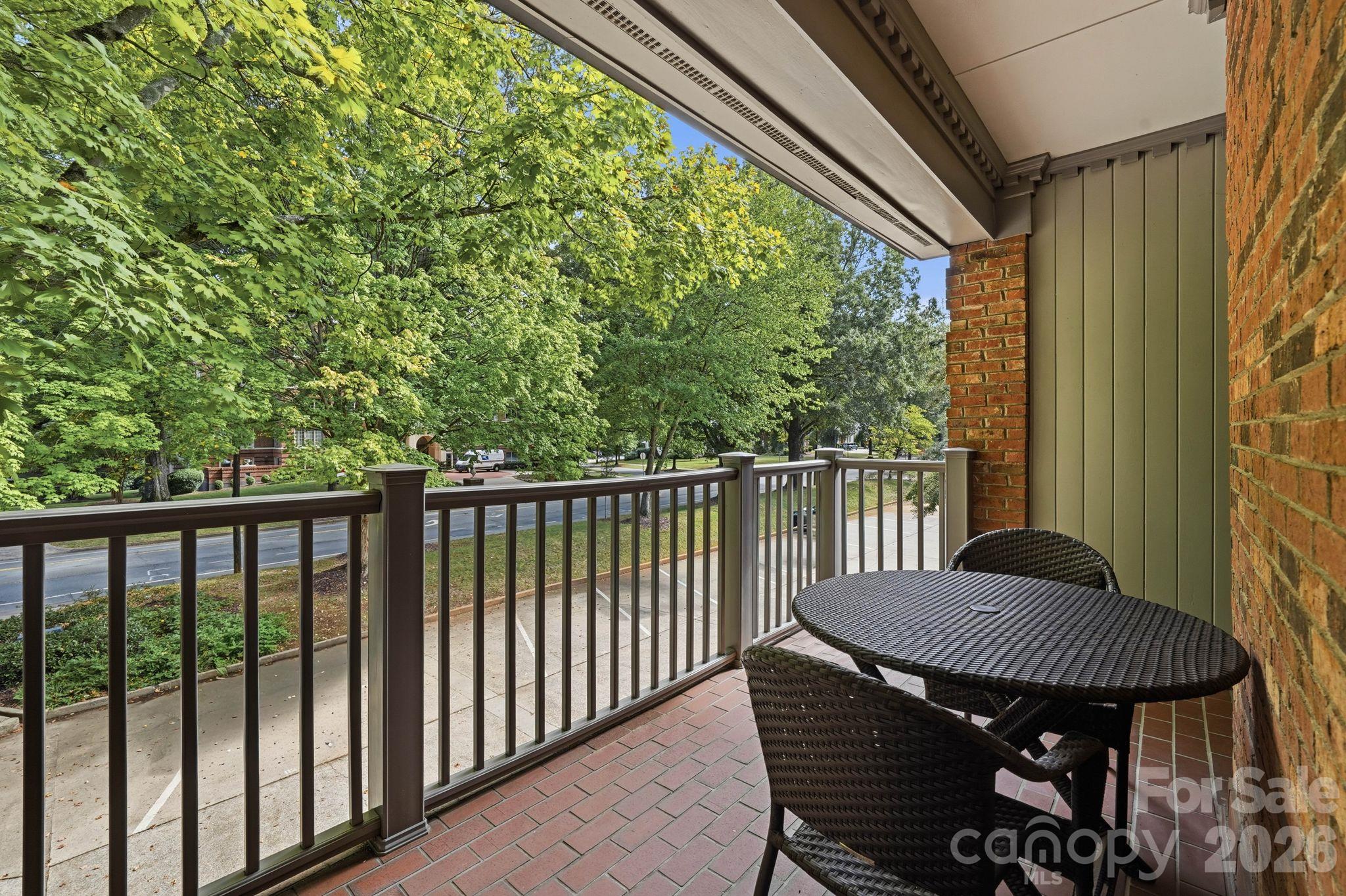 2432 Selwyn Avenue Property Photo 21