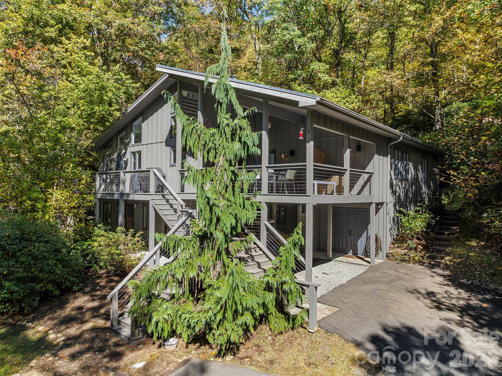 375 Robin Hood Road Property Photo 1