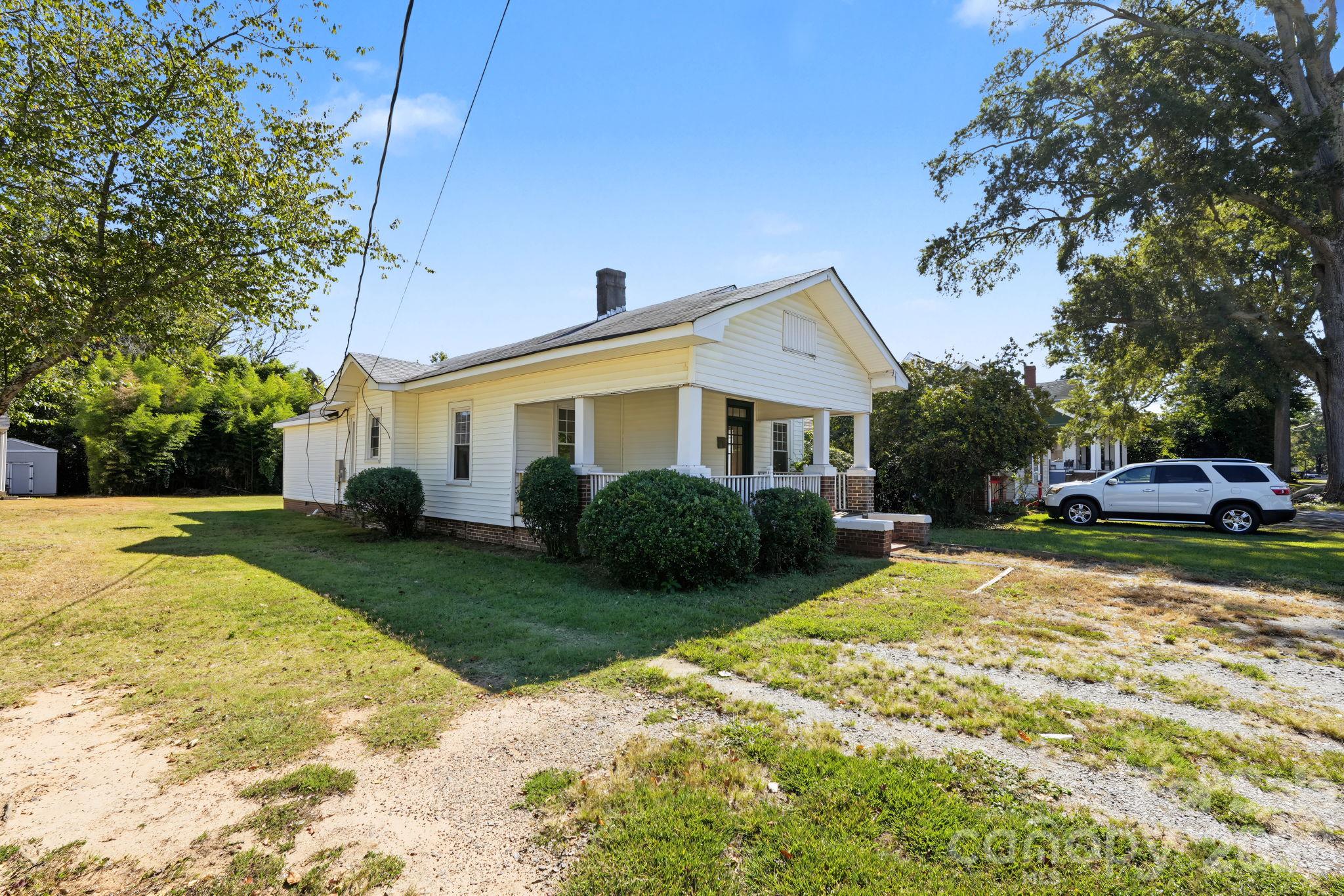 1046 Park Avenue Extension Property Photo 1