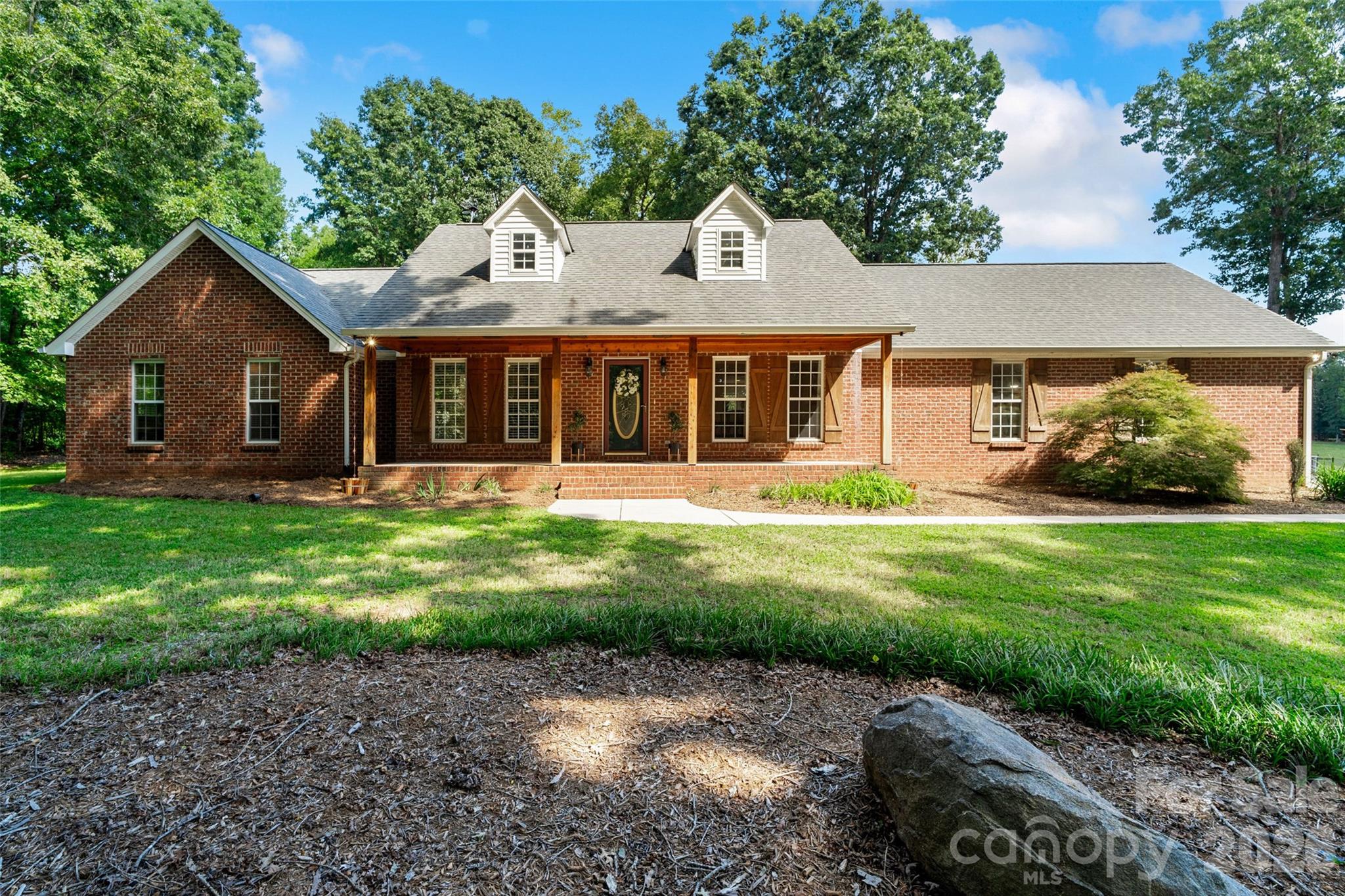 996 Beamguard Road Property Photo 1